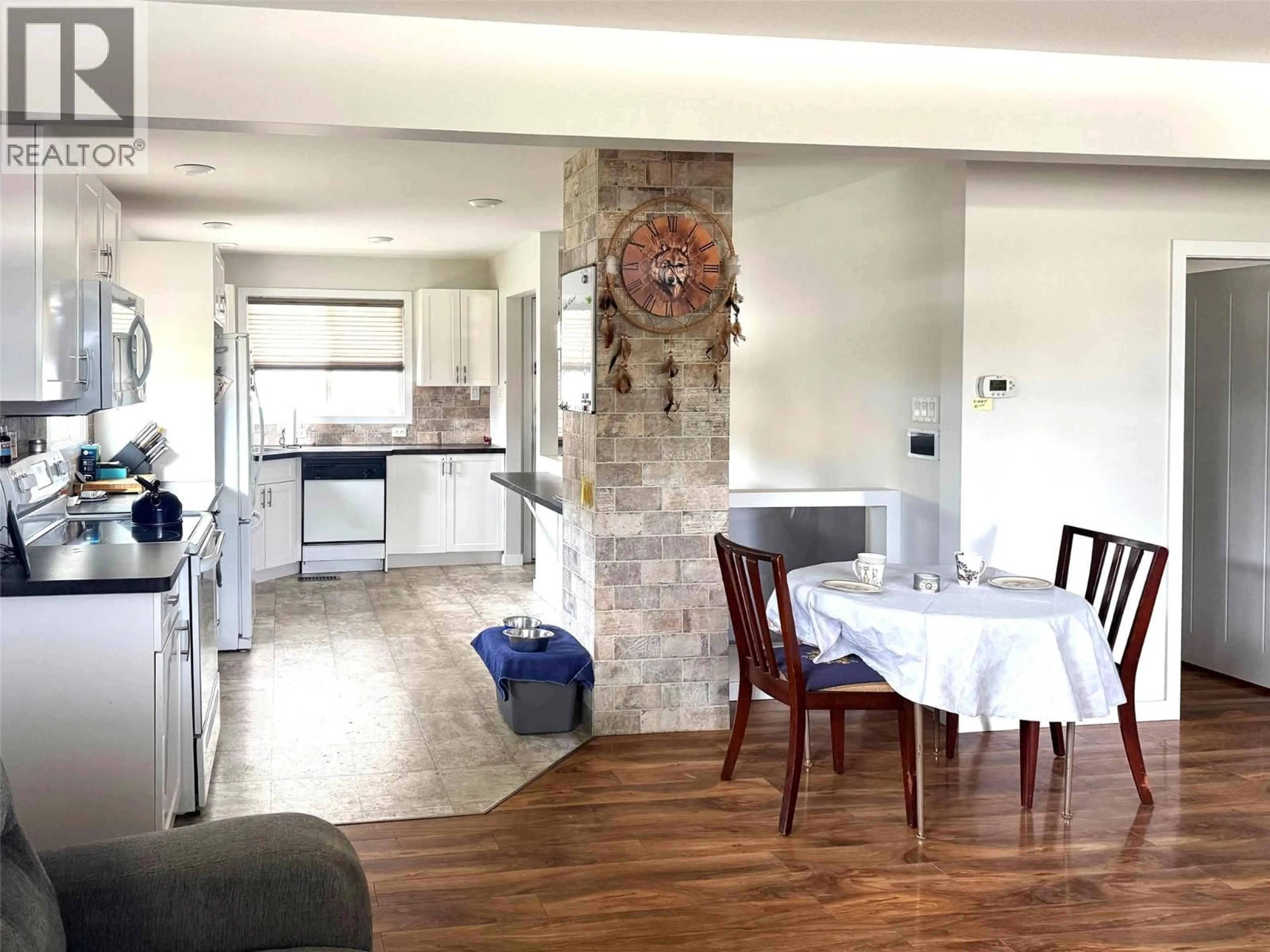 Open concept kitchen, ceramic/tile floor for 862 DESMOND STREET, Kamloops British Columbia V2B5K5