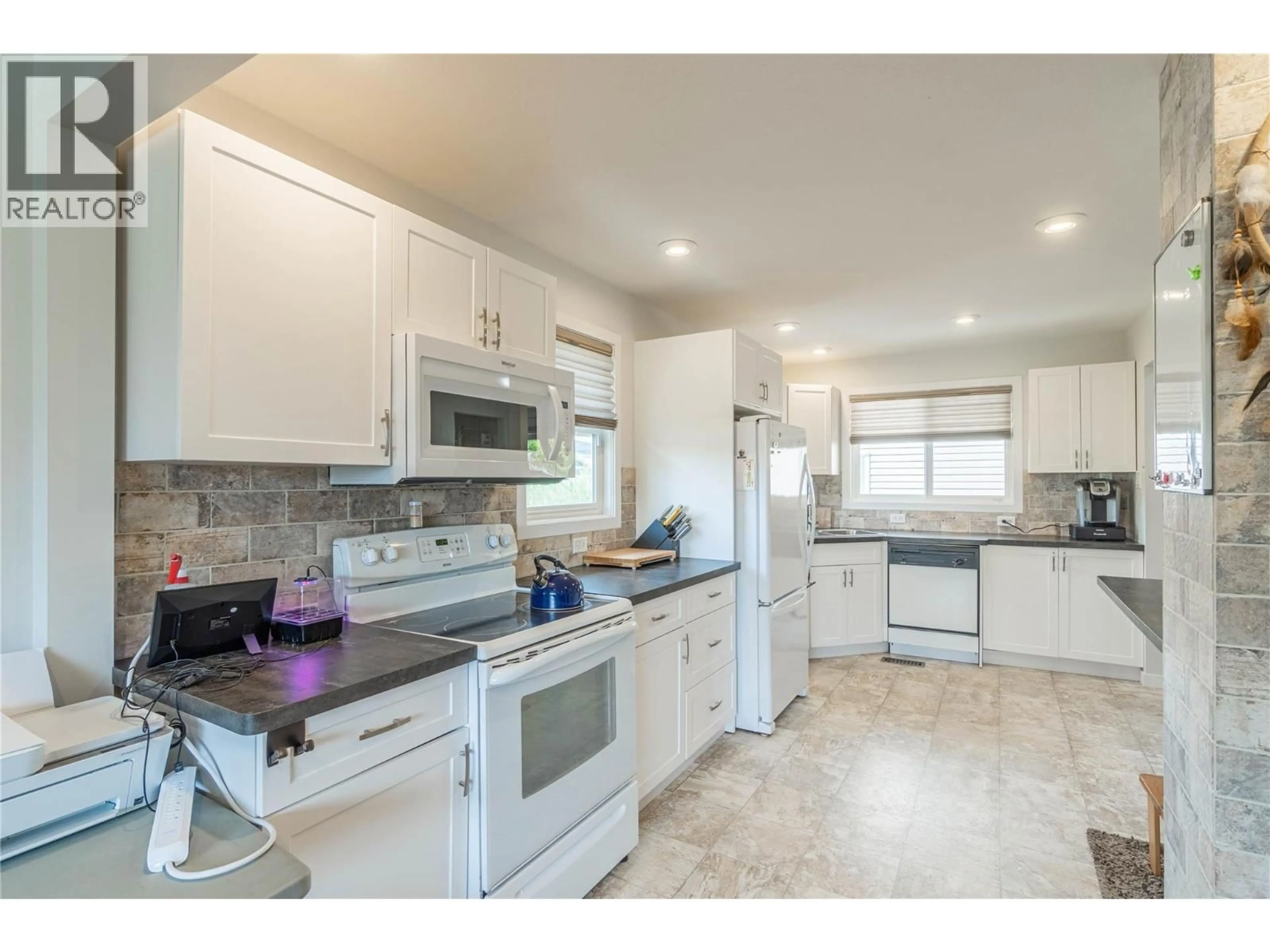 Open concept kitchen, ceramic/tile floor for 862 DESMOND STREET, Kamloops British Columbia V2B5K5