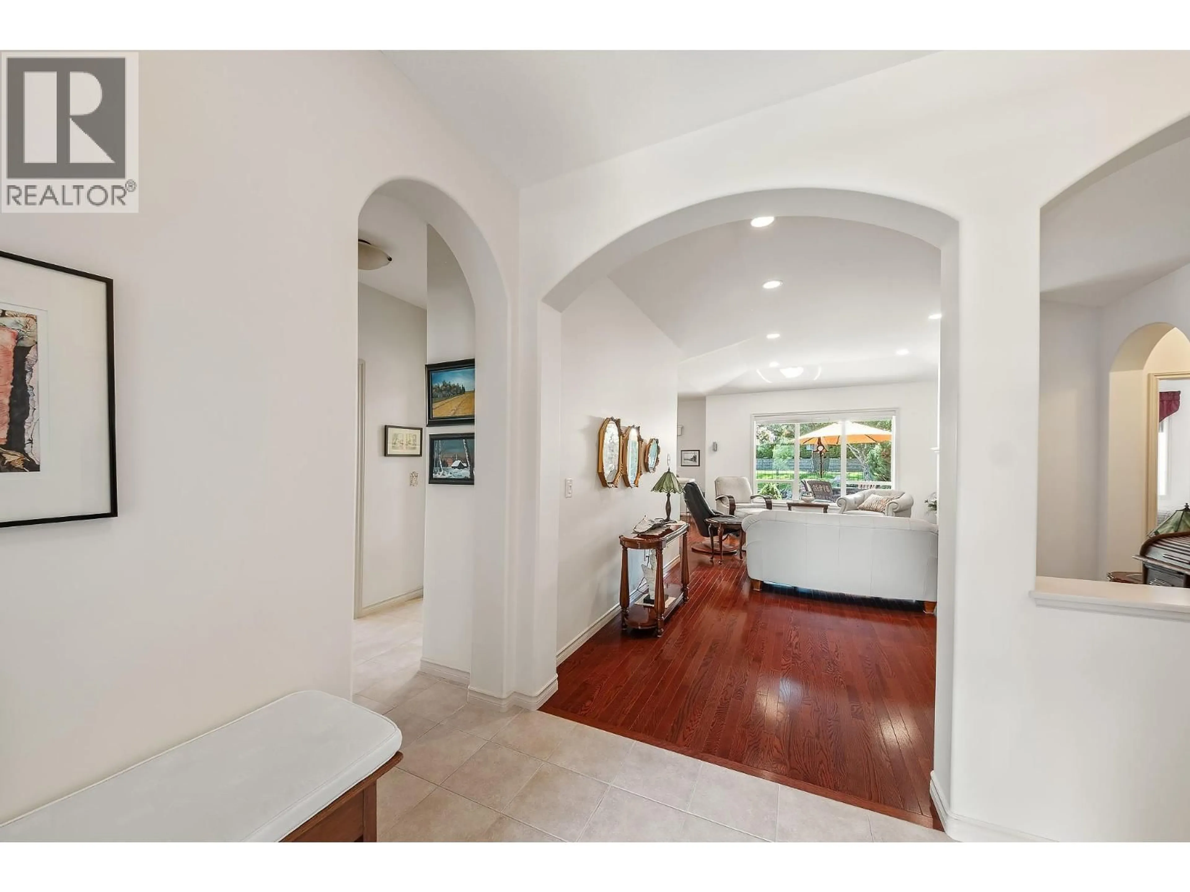 Indoor entryway for 4137 GALLAGHERS FOREST SOUTH, Kelowna British Columbia V1W5E4