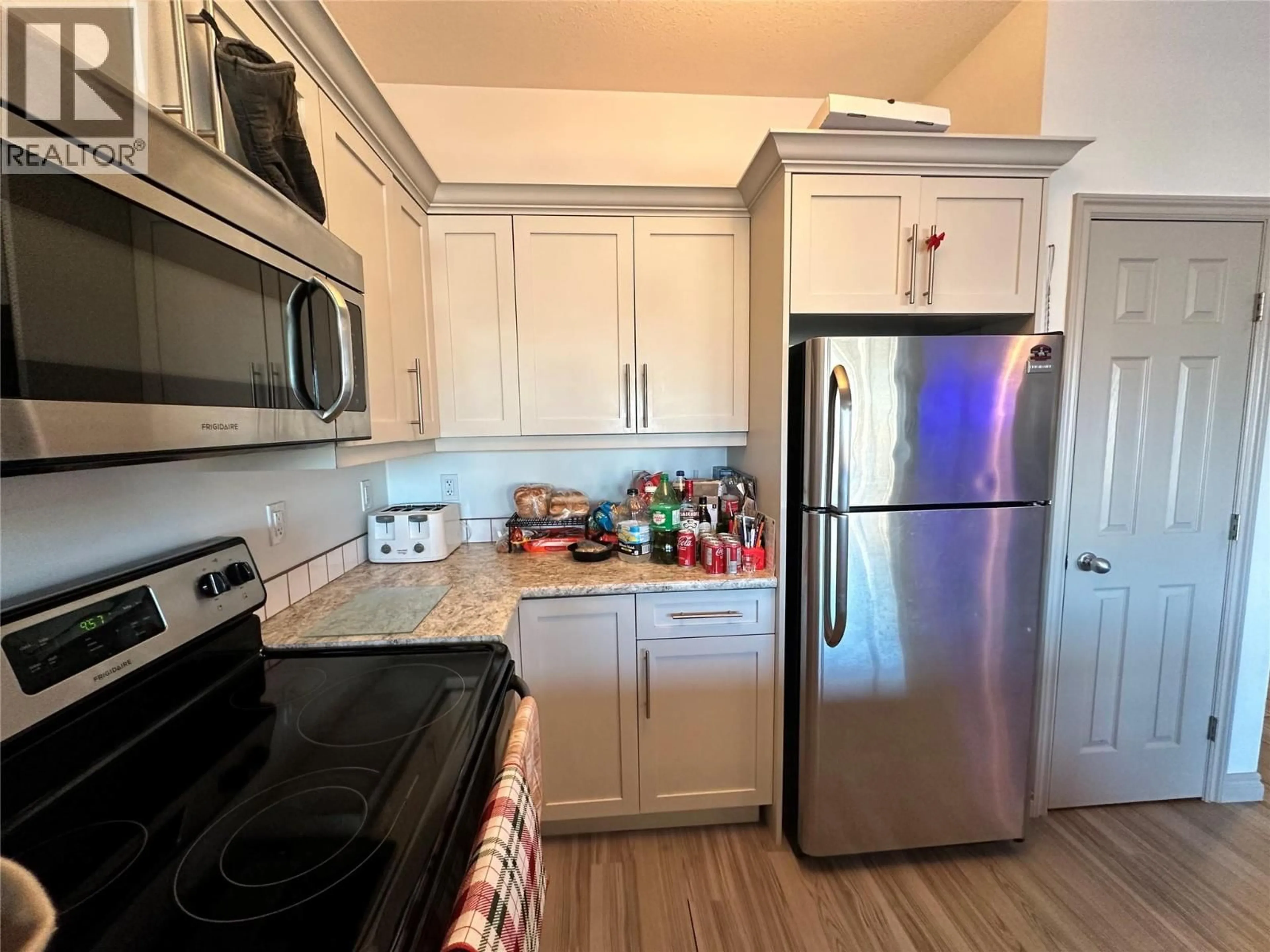 Standard kitchen, unknown for 1544 117 AVENUE, Dawson Creek British Columbia V1G0E7
