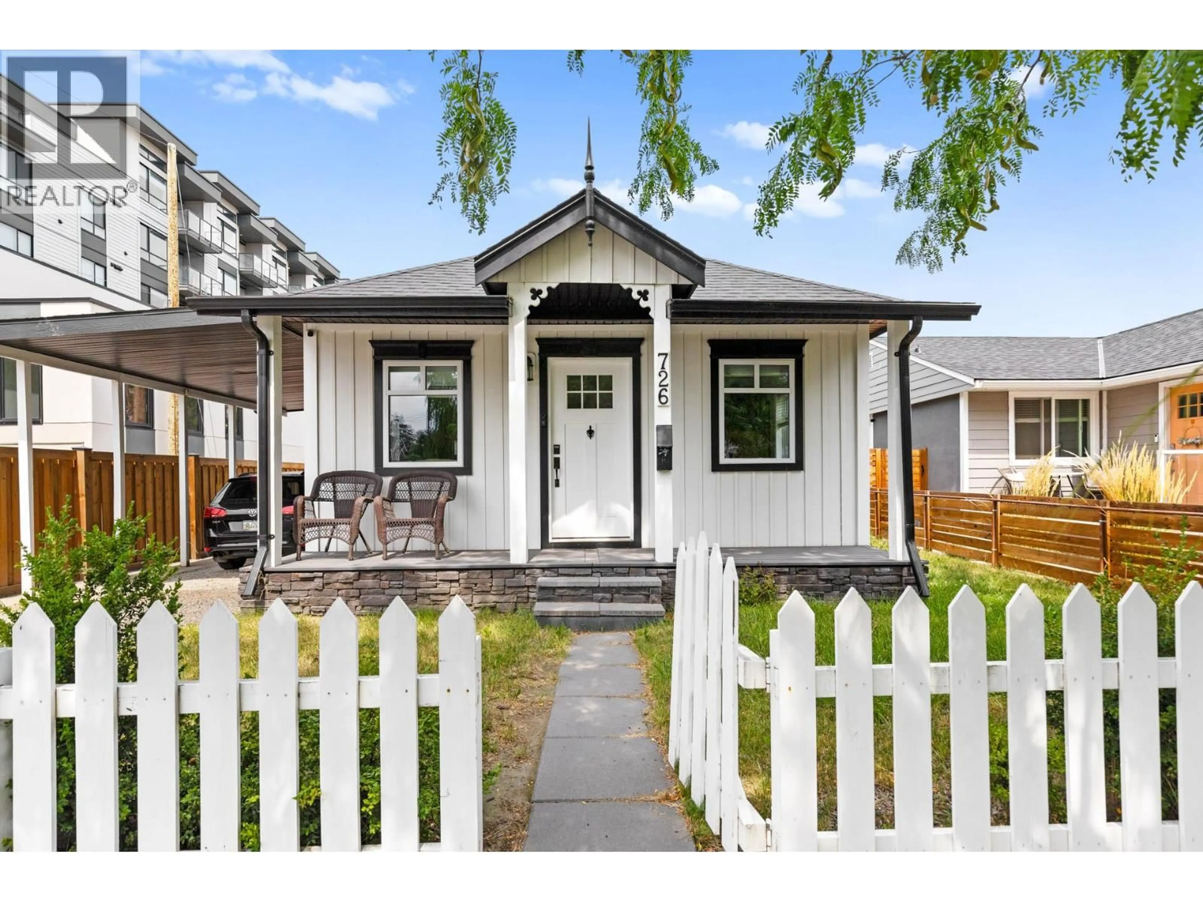 Home with vinyl exterior material, street for 726 CORONATION AVENUE, Kelowna British Columbia V1Y7A3