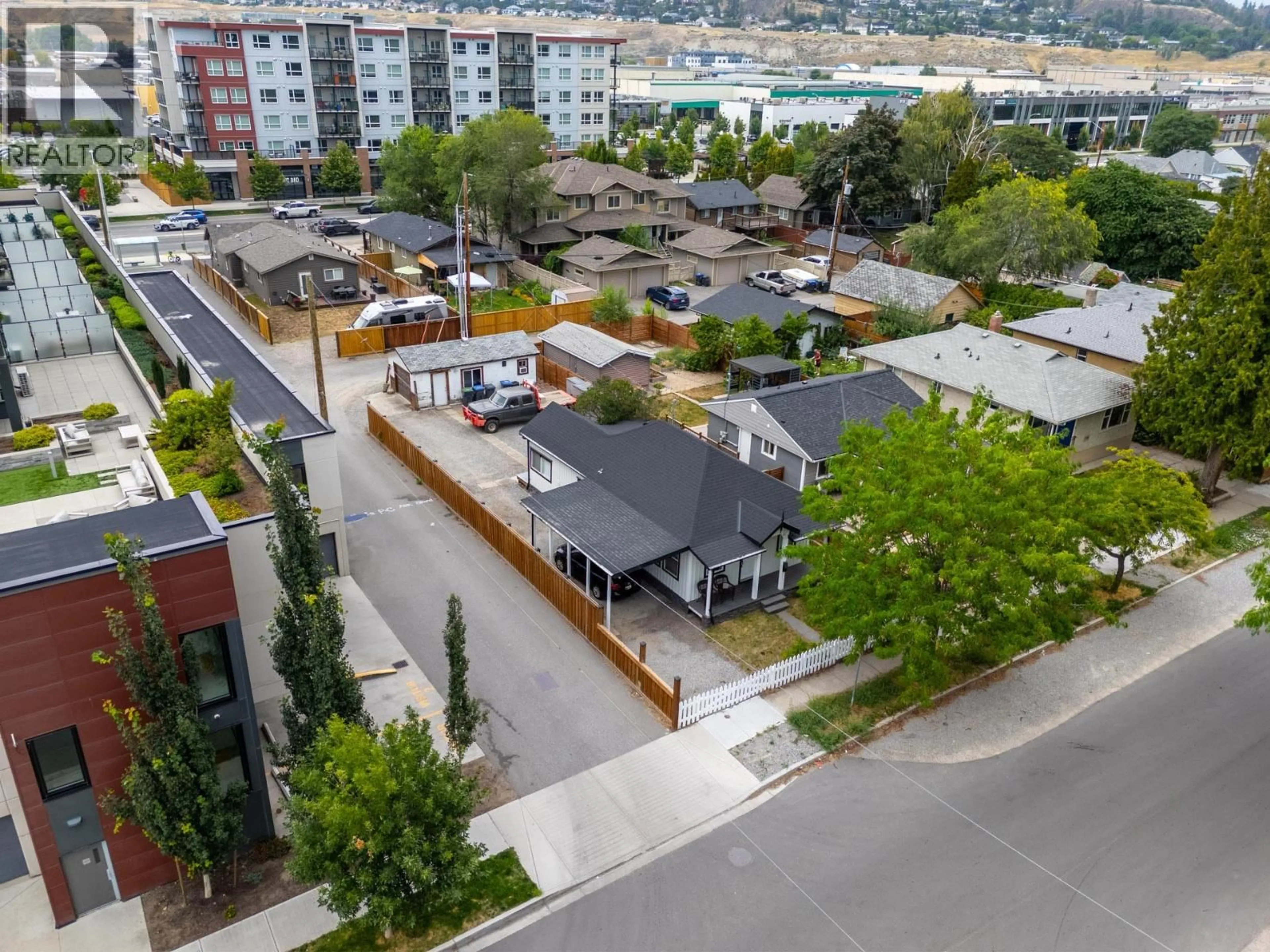 A pic from outside/outdoor area/front of a property/back of a property/a pic from drone, city buildings view from balcony for 726 CORONATION AVENUE, Kelowna British Columbia V1Y7A3