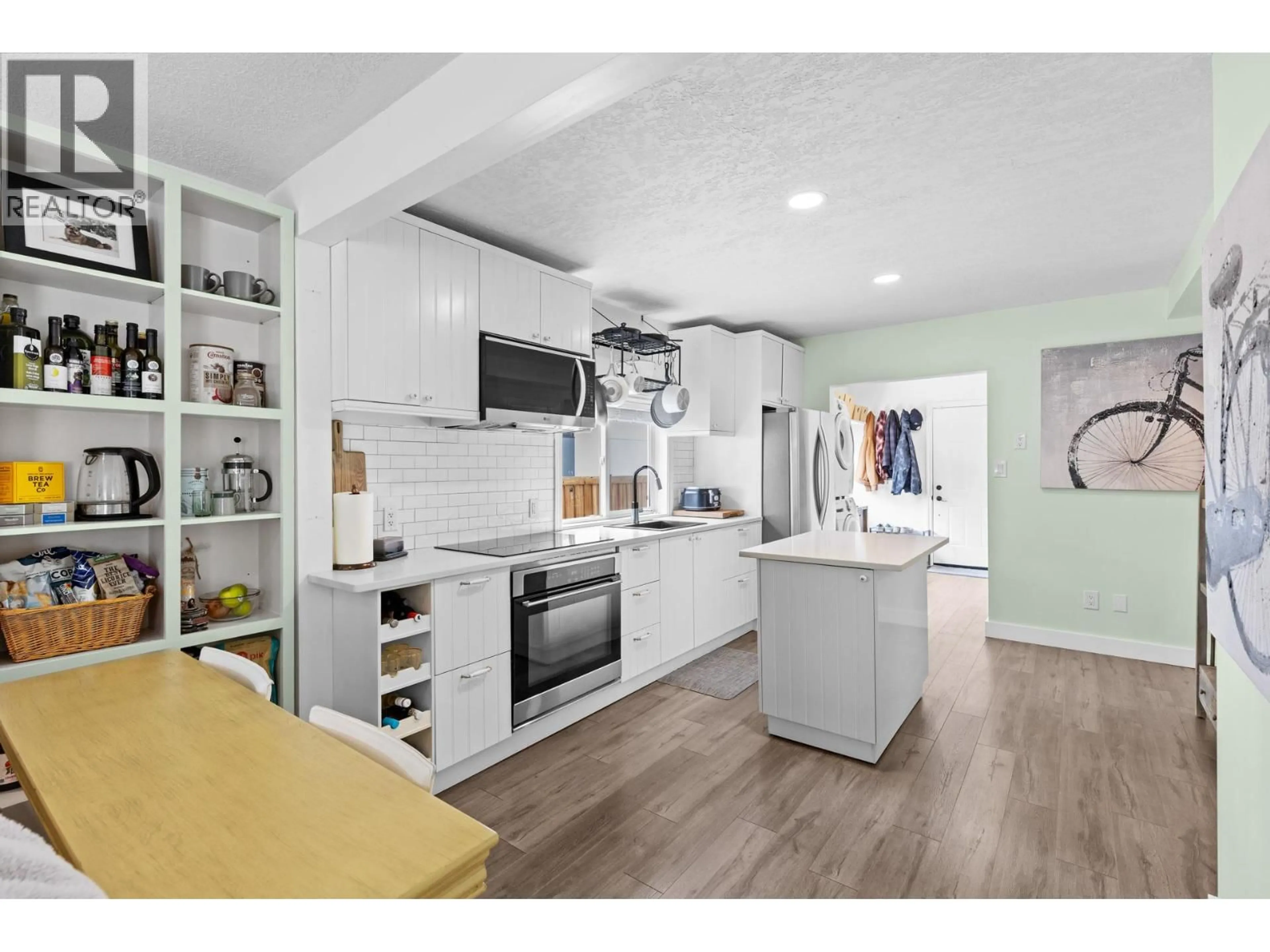 Open concept kitchen, unknown for 726 CORONATION AVENUE, Kelowna British Columbia V1Y7A3