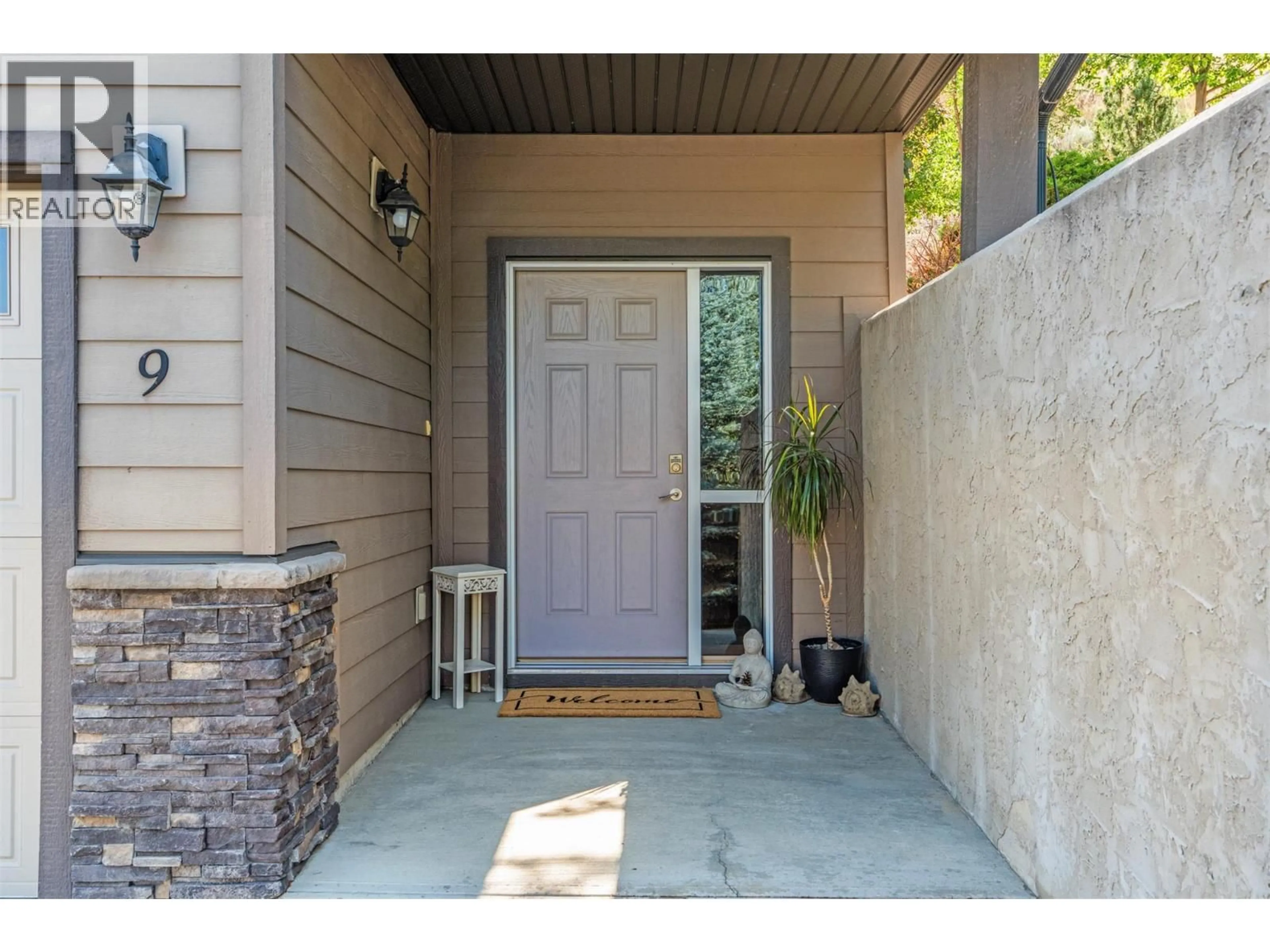 Indoor entryway for 9 - 995 MT. IDA DRIVE, Vernon British Columbia V1B4C3