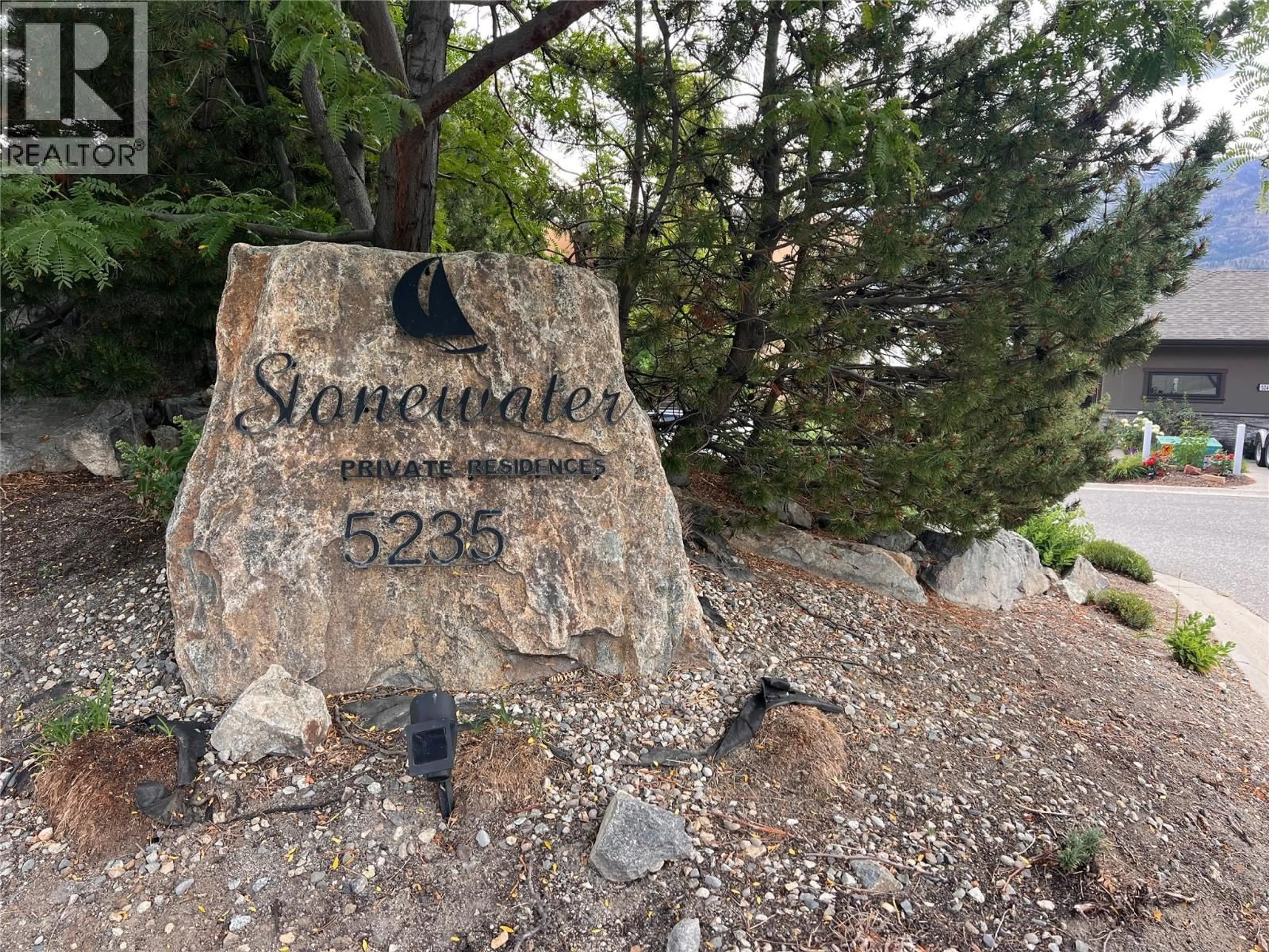 A pic from outside/outdoor area/front of a property/back of a property/a pic from drone, mountain view for 6 - 5235 BUCHANAN ROAD, Peachland British Columbia V0H1X1