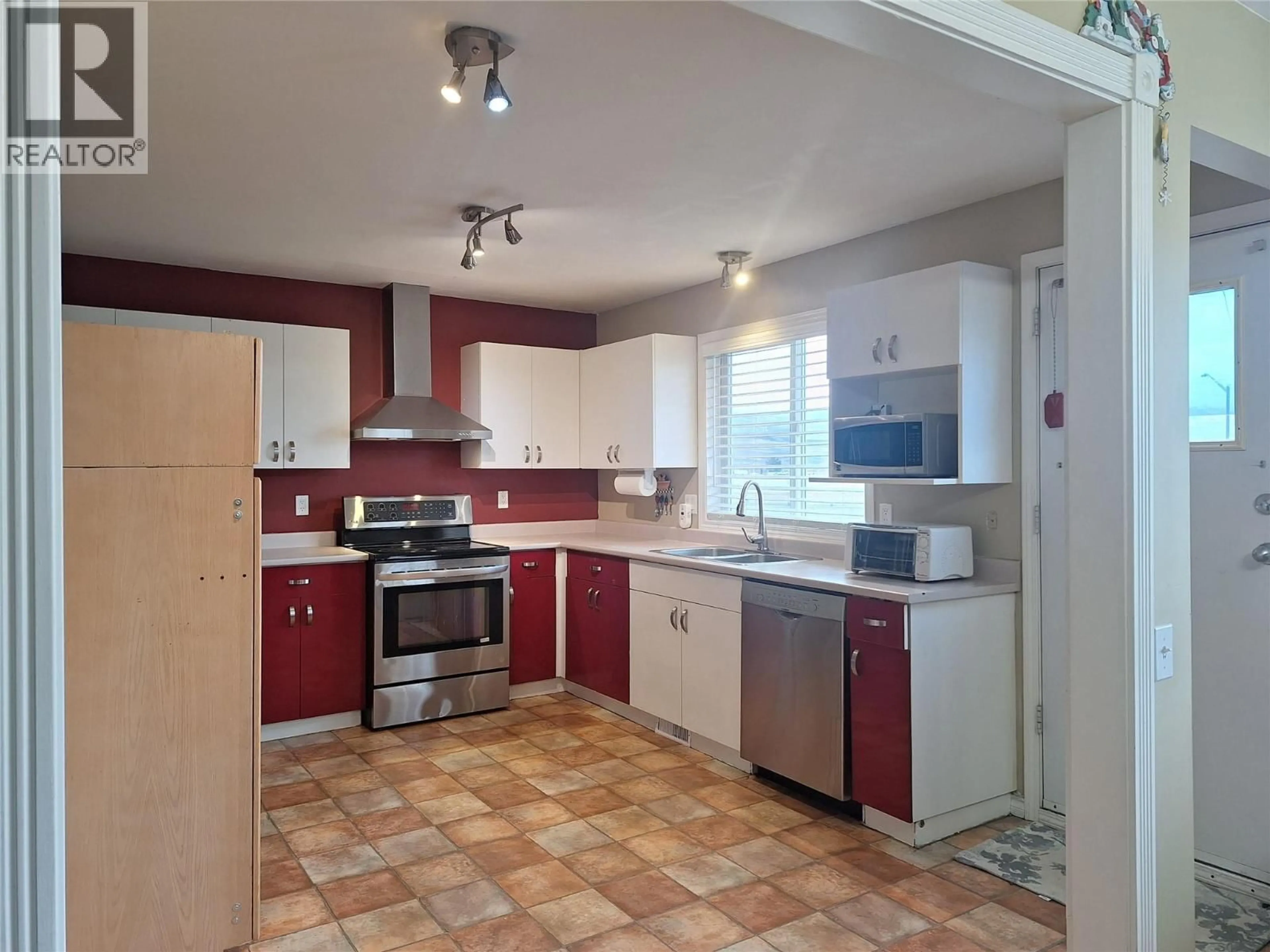 Standard kitchen, unknown for 13 - 2714 TRANQUILLE ROAD, Kamloops British Columbia V2B7Y2