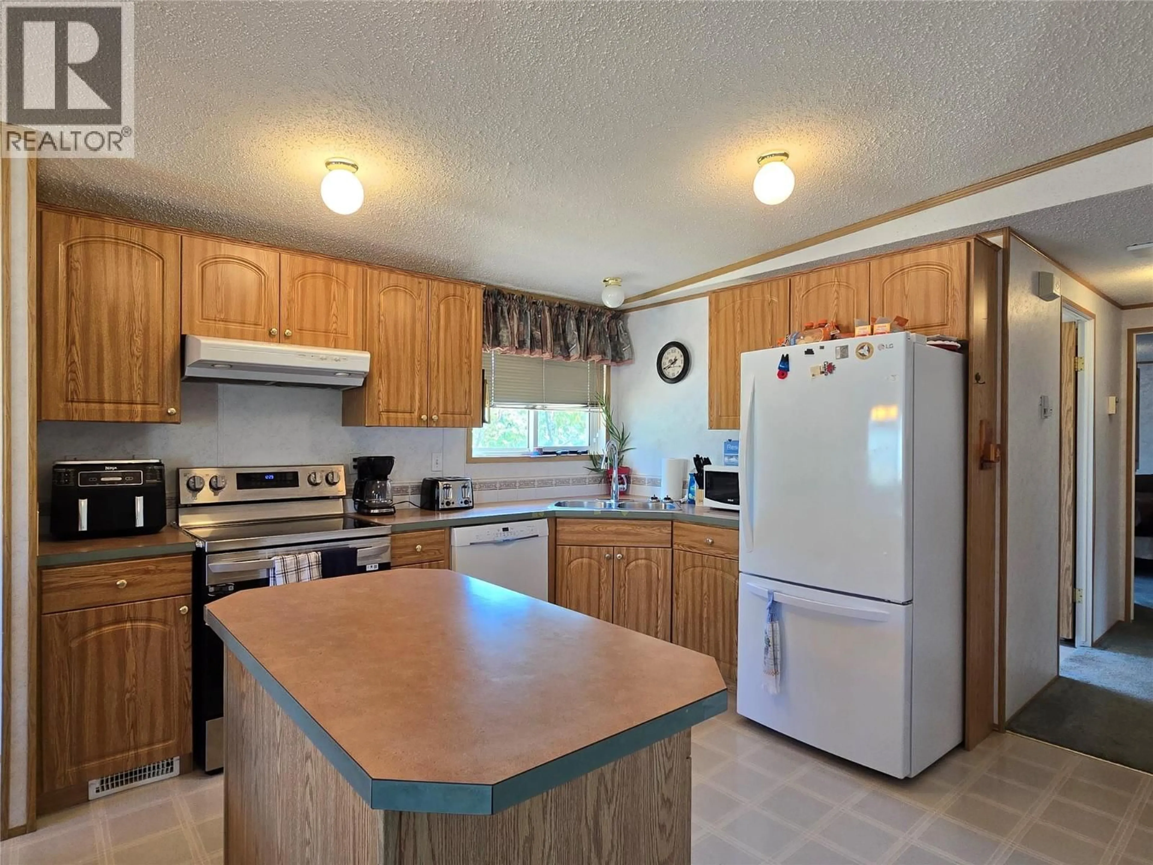 Standard kitchen, unknown for 1616 STAGE ROAD, Cache Creek British Columbia V0K1H0