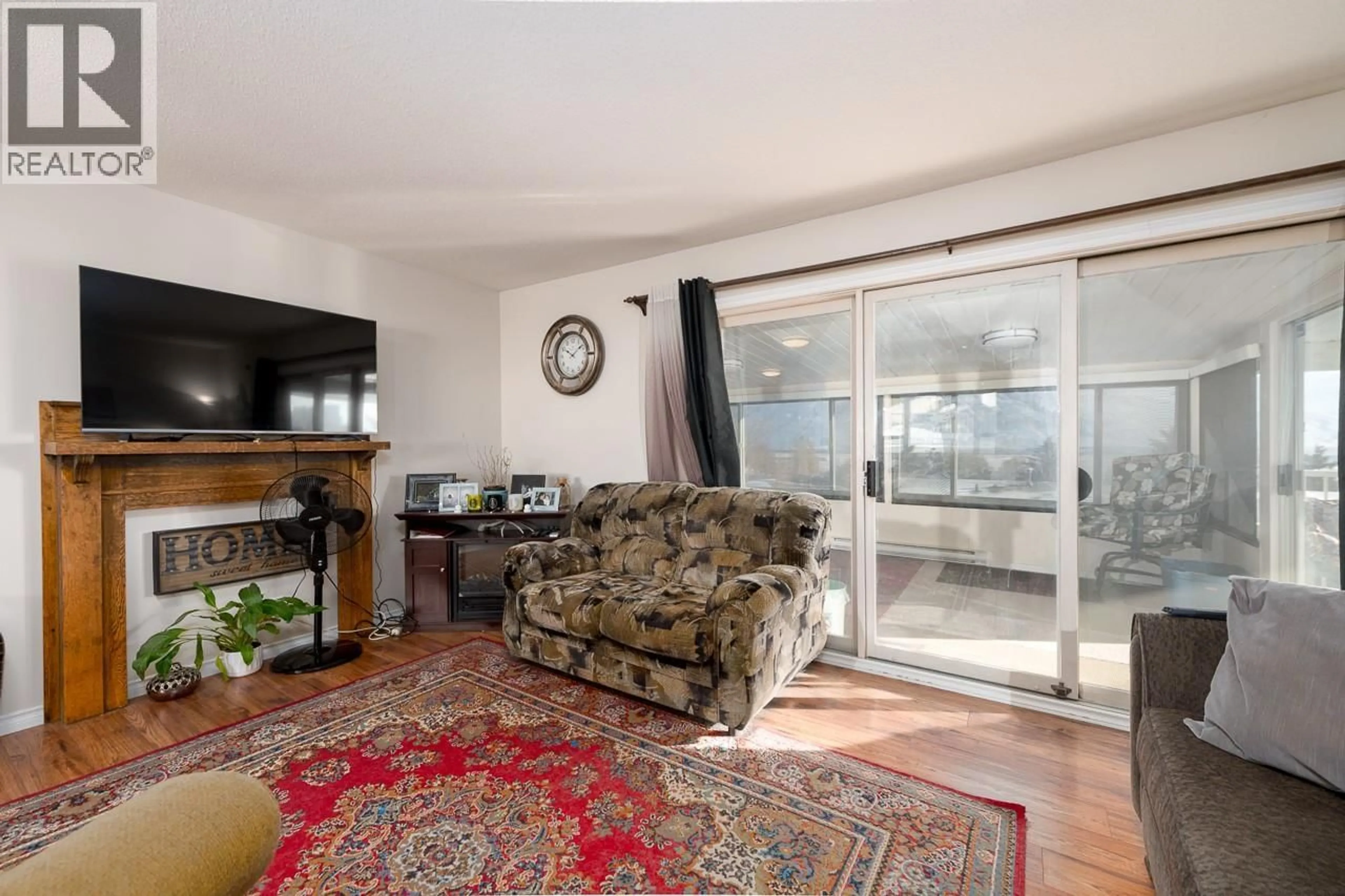 Living room with furniture, unknown for 880 WOODHAVEN DRIVE, Kamloops British Columbia V2B6E5