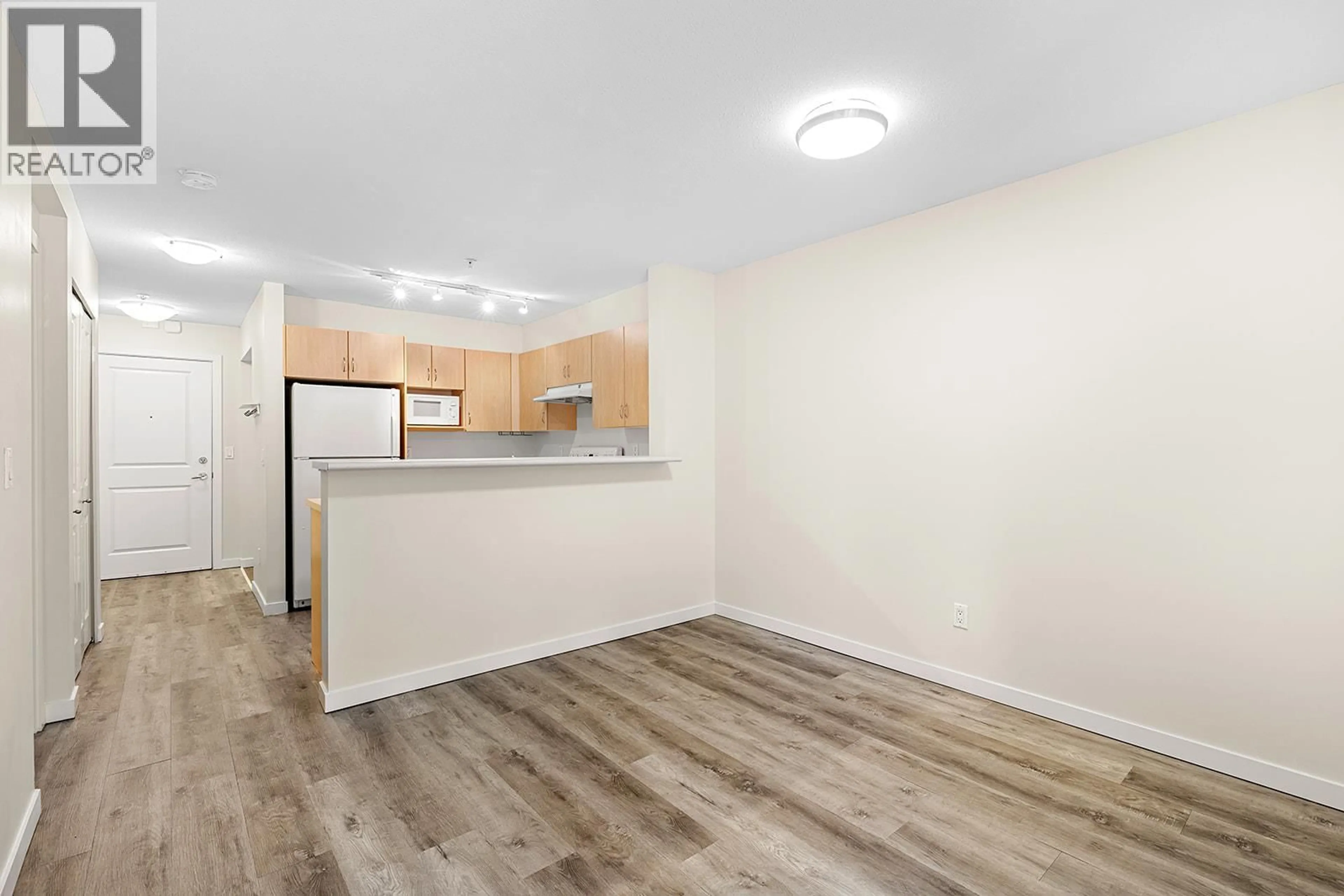 Standard kitchen, wood/laminate floor for 109 - 563 YATES ROAD, Kelowna British Columbia V1V2V3