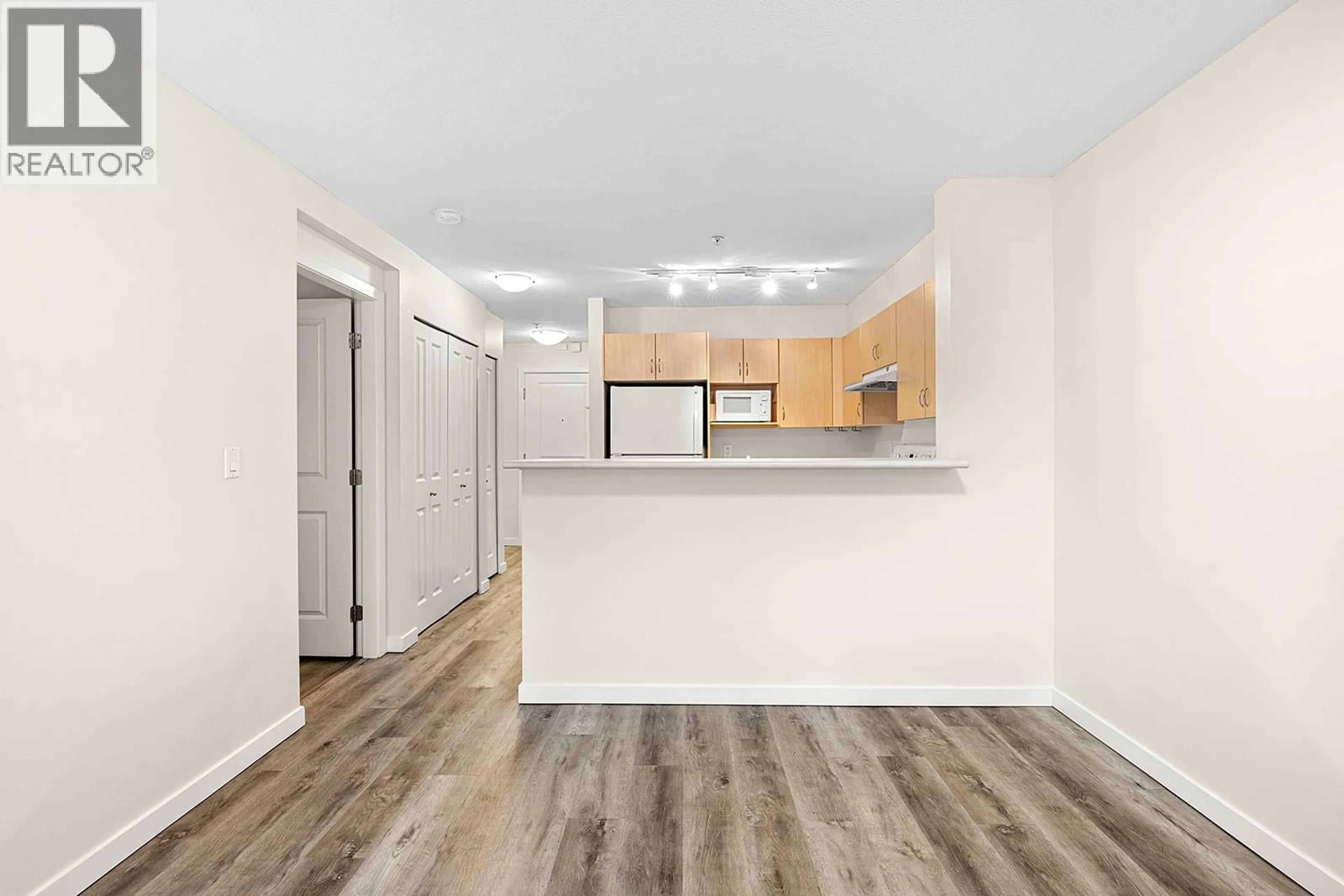 Standard kitchen, wood/laminate floor for 109 - 563 YATES ROAD, Kelowna British Columbia V1V2V3