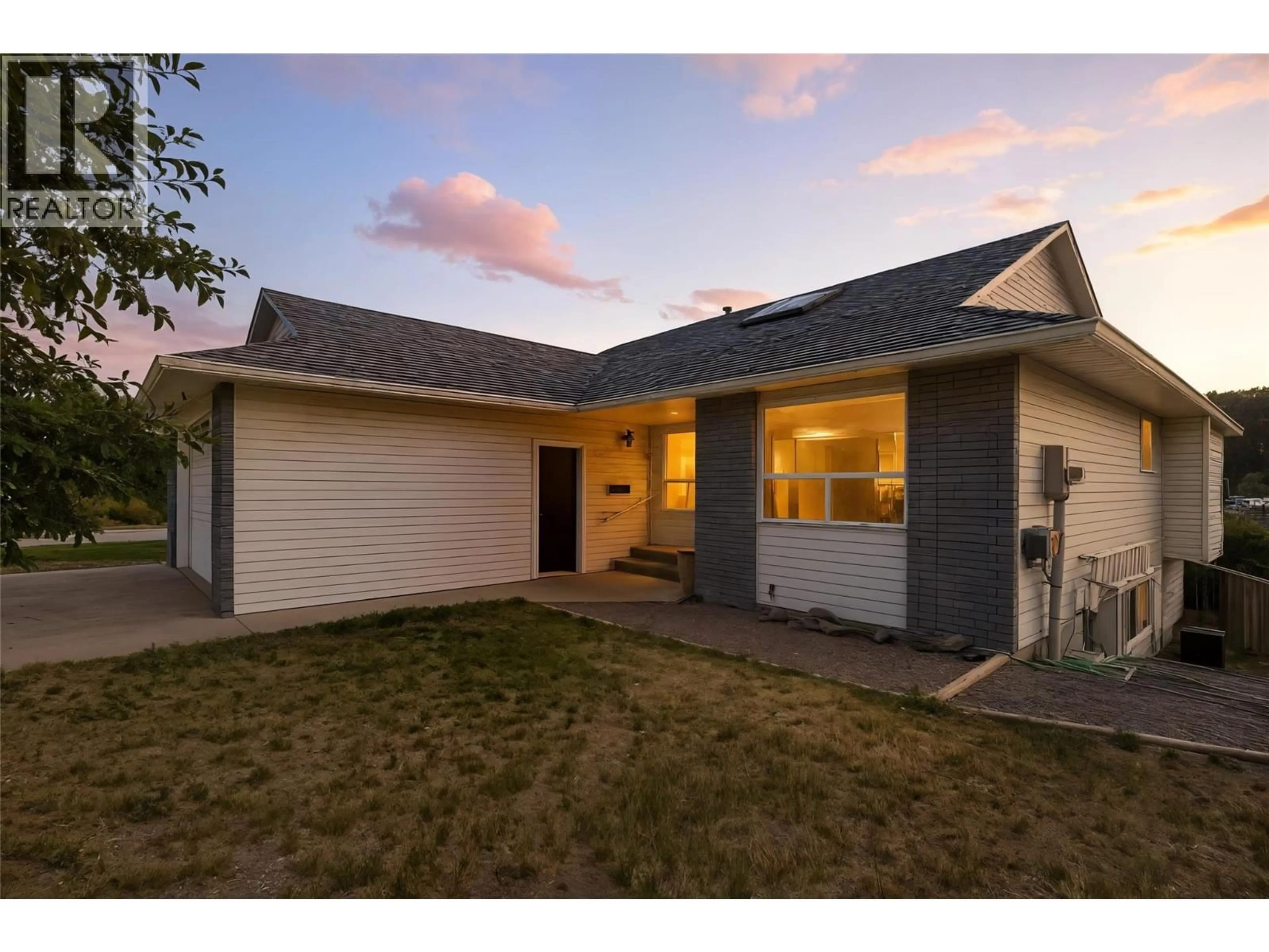Home with vinyl exterior material, street for 1379 SUNSHINE COURT, Kamloops British Columbia V2E2P9