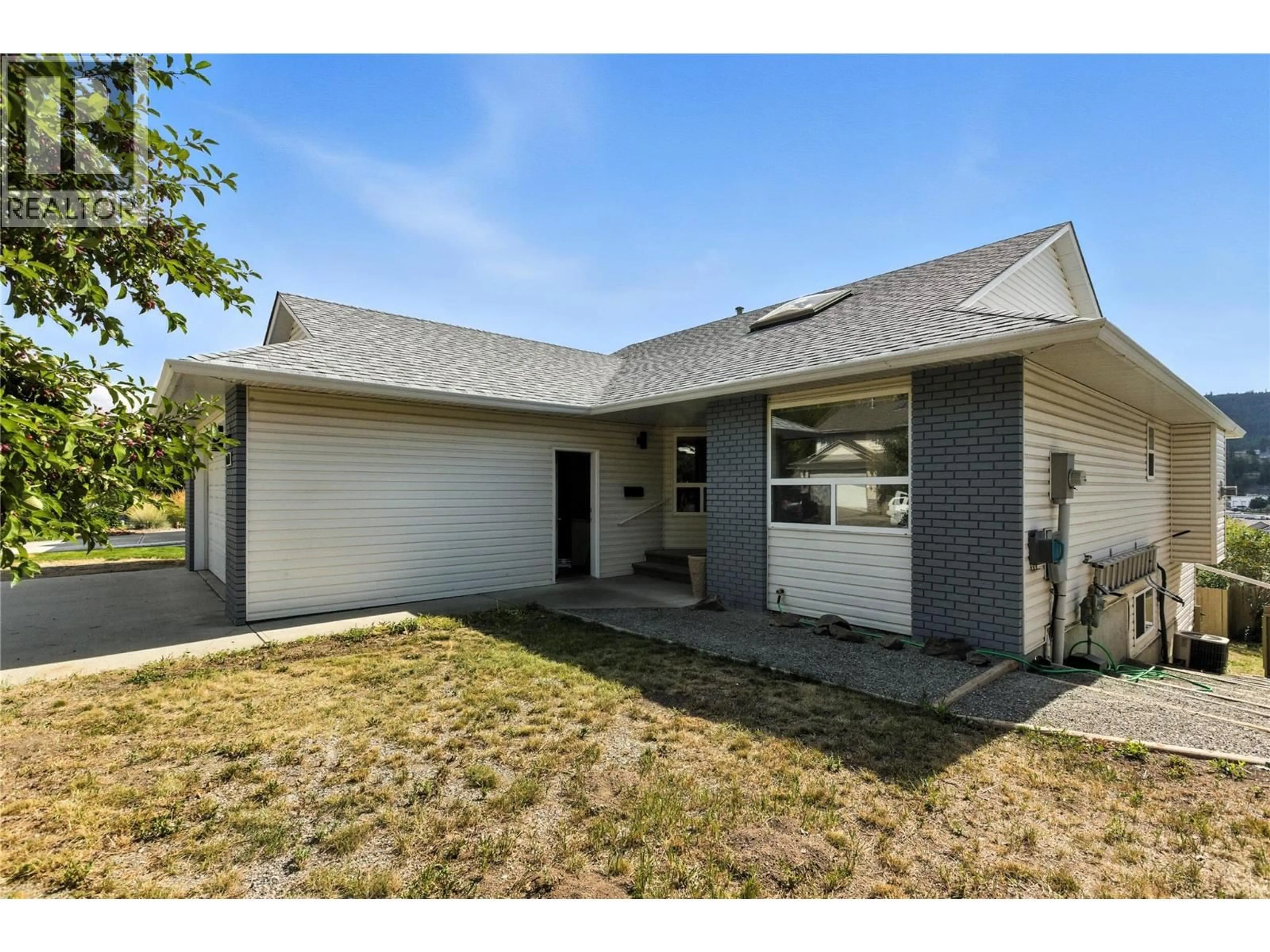 Home with vinyl exterior material, street for 1379 SUNSHINE COURT, Kamloops British Columbia V2E2P9