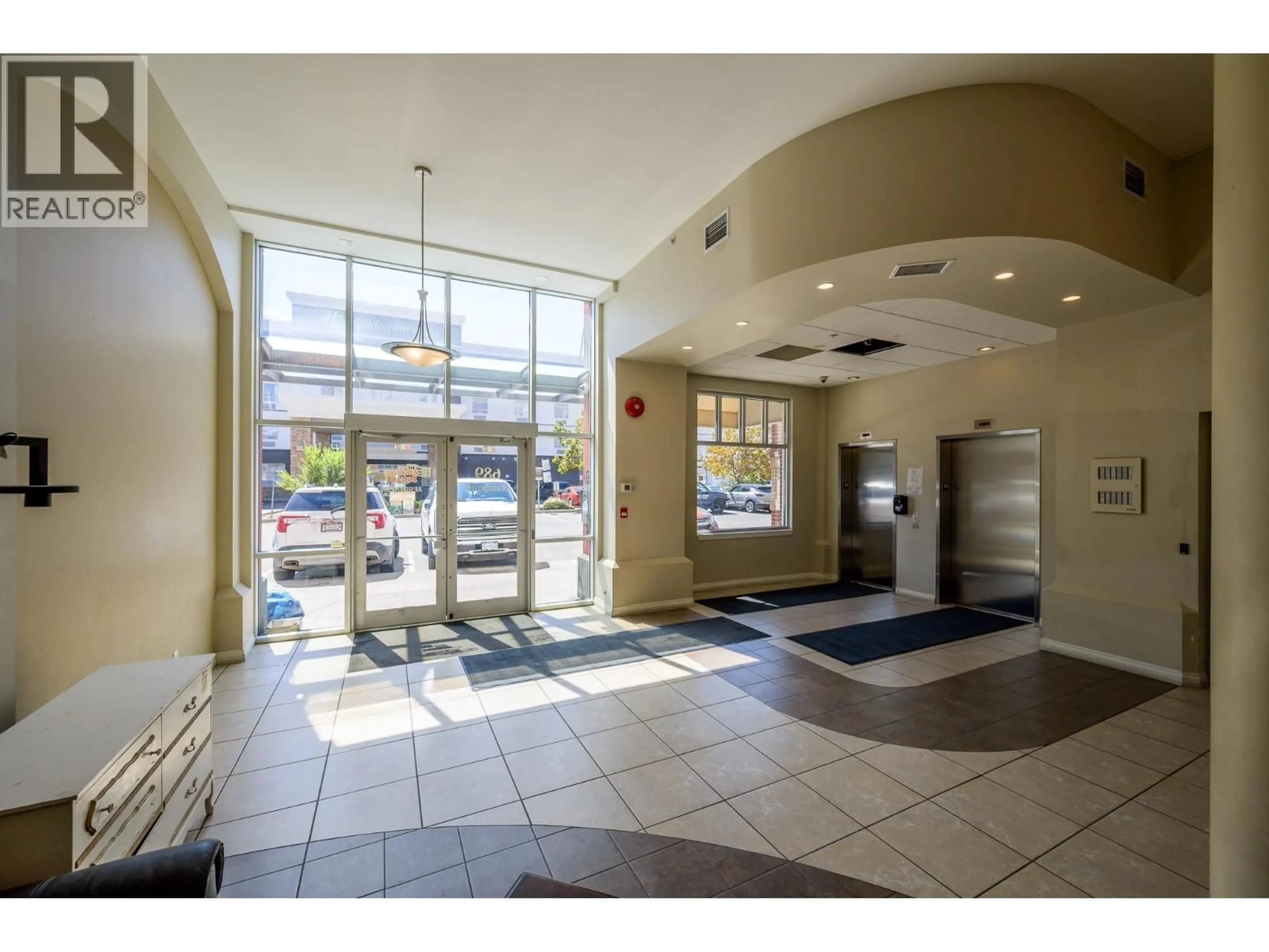 Indoor foyer for 324 - 689 TRANQUILLE ROAD, Kamloops British Columbia V2B0C7