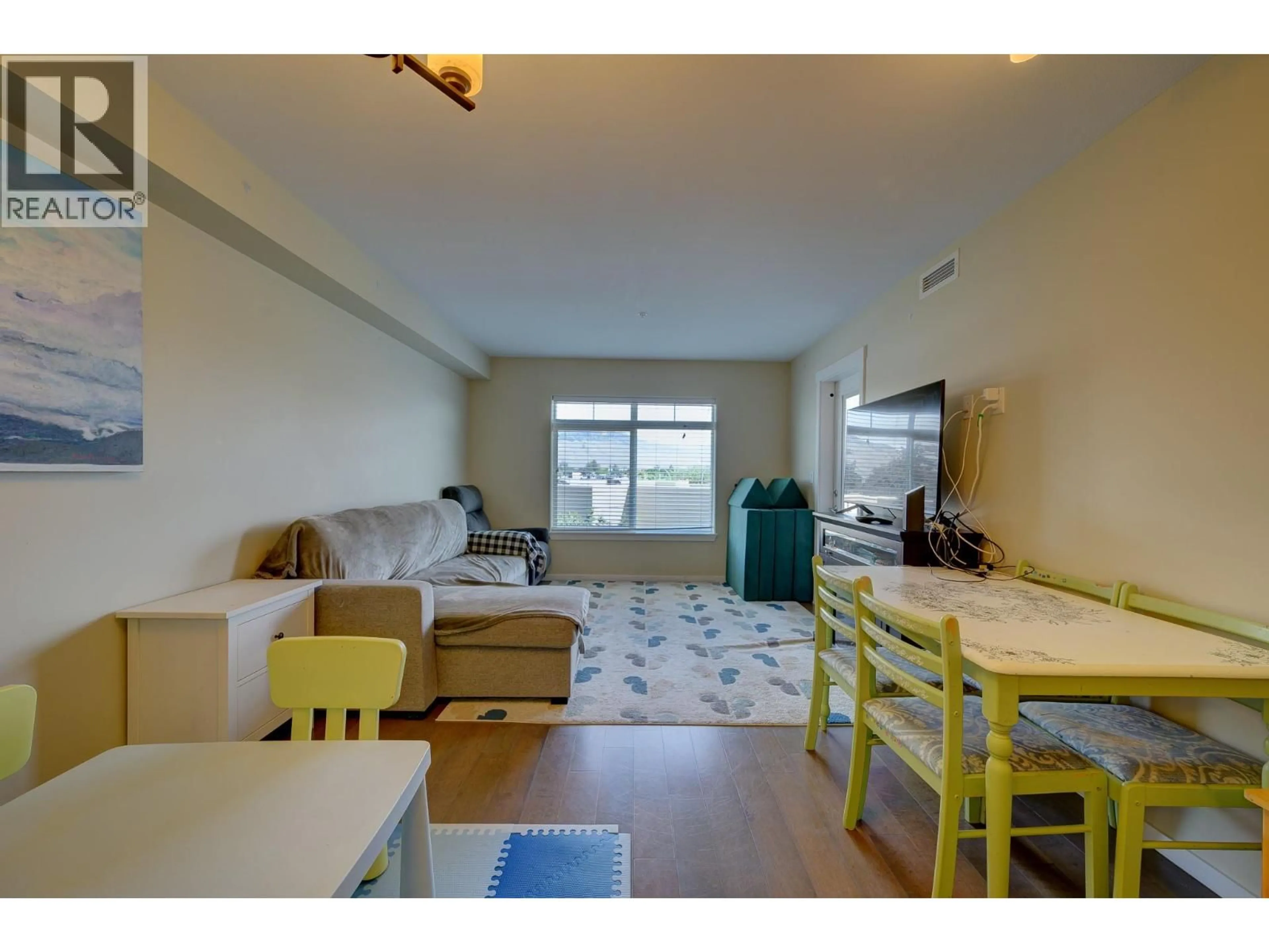 Living room with furniture, wood/laminate floor for 324 - 689 TRANQUILLE ROAD, Kamloops British Columbia V2B0C7