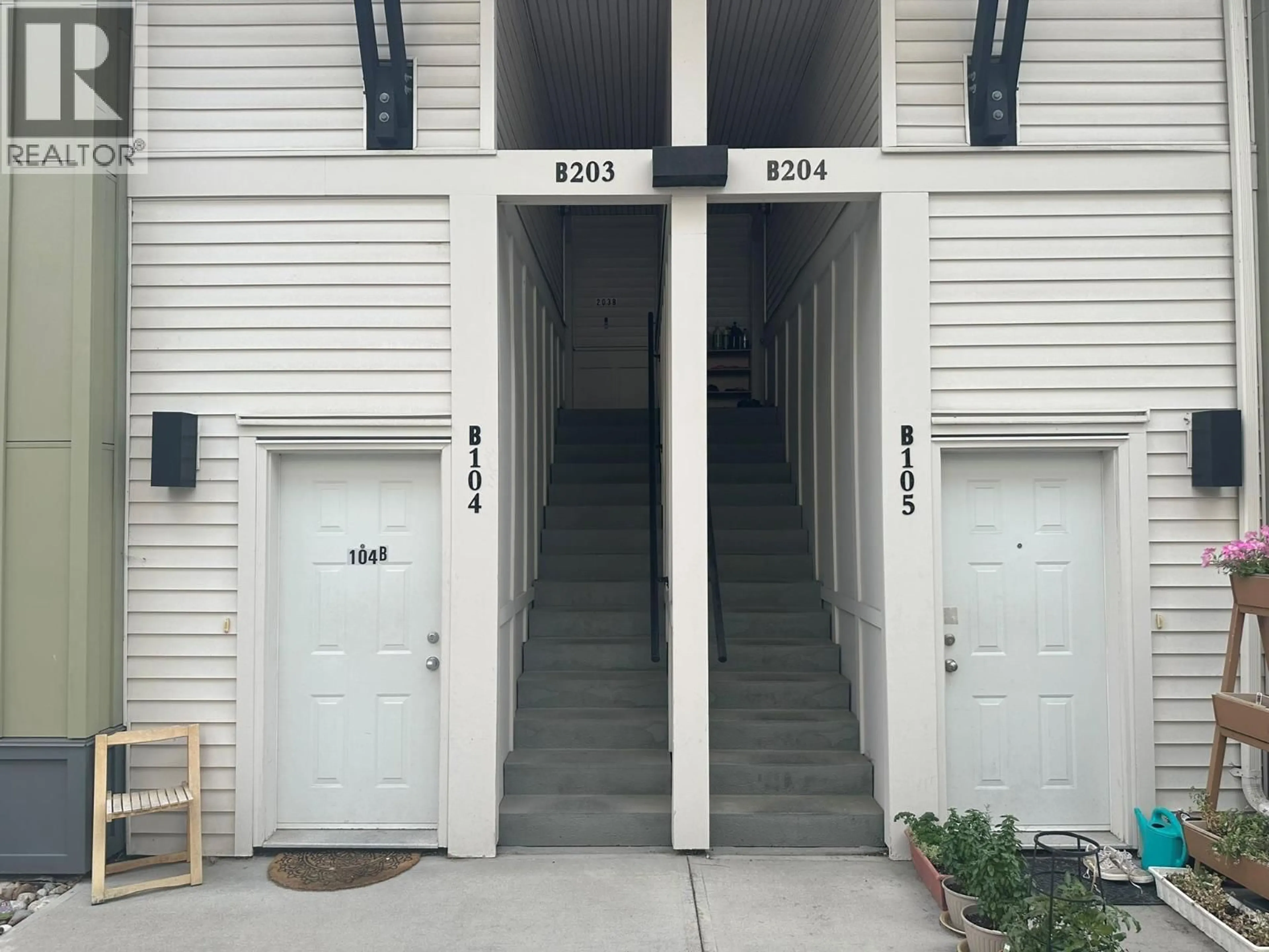 Indoor entryway for B-203 - 1477 GLENMORE ROAD NORTH, Kelowna British Columbia V1V2C5