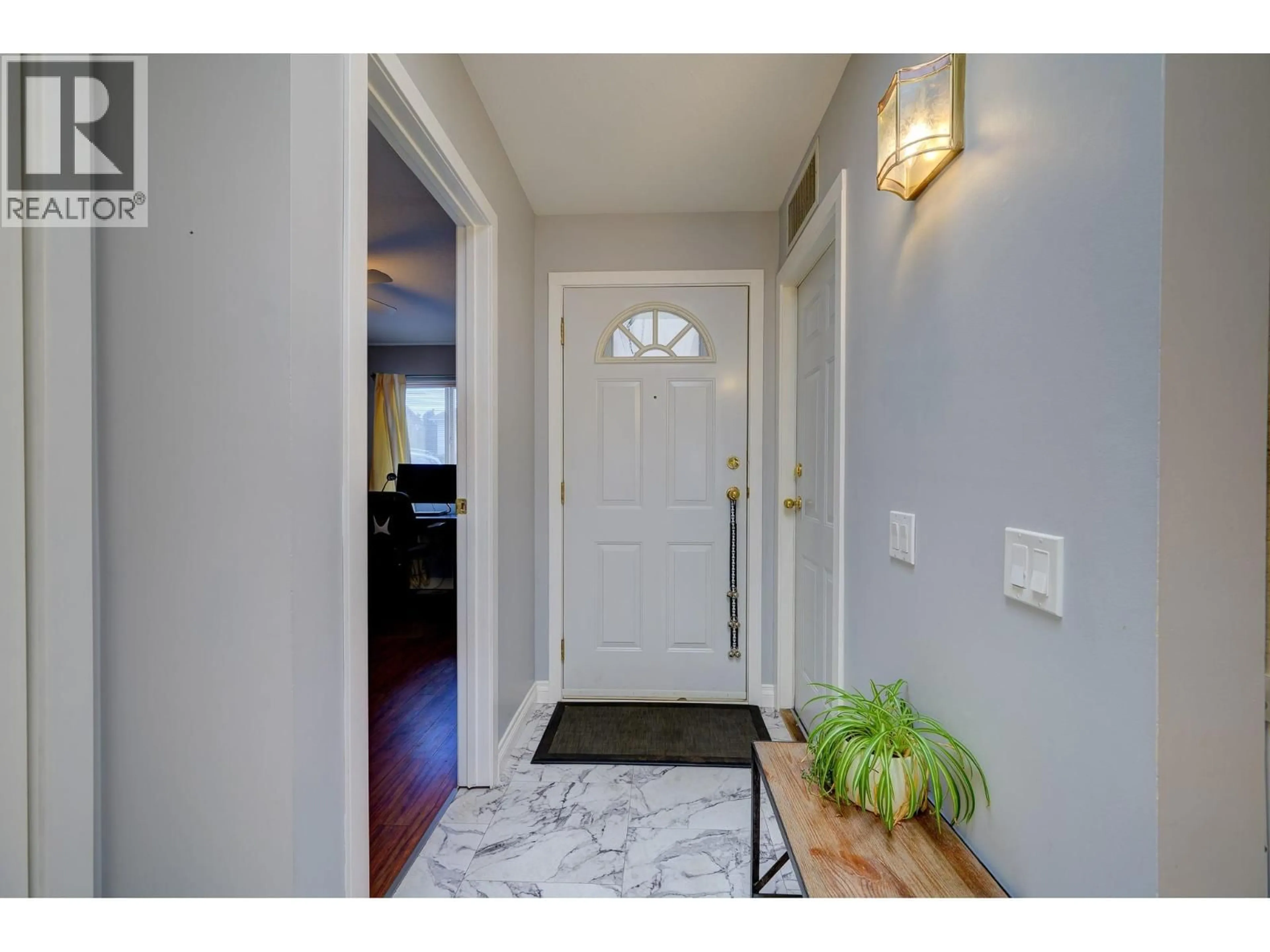 Indoor entryway for 29 - 1285 14TH STREET, Kamloops British Columbia V2B8K9