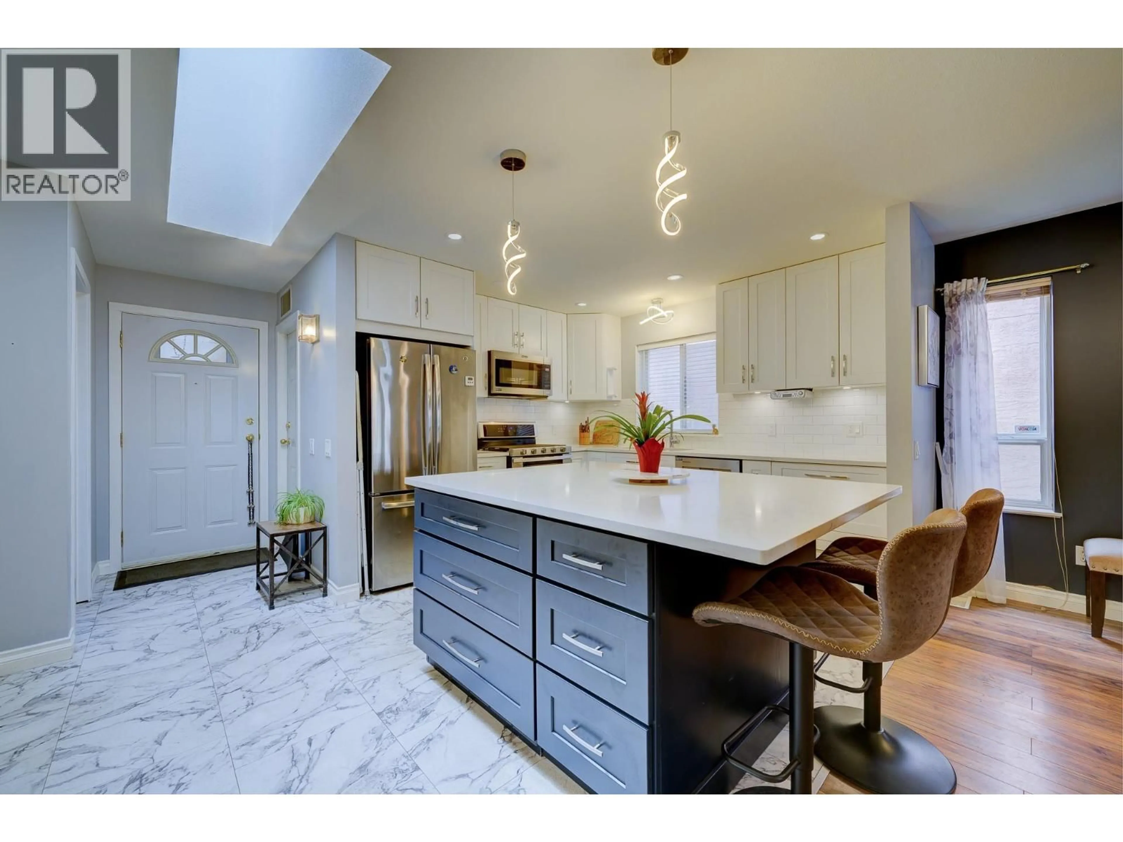 Open concept kitchen, ceramic/tile floor for 29 - 1285 14TH STREET, Kamloops British Columbia V2B8K9
