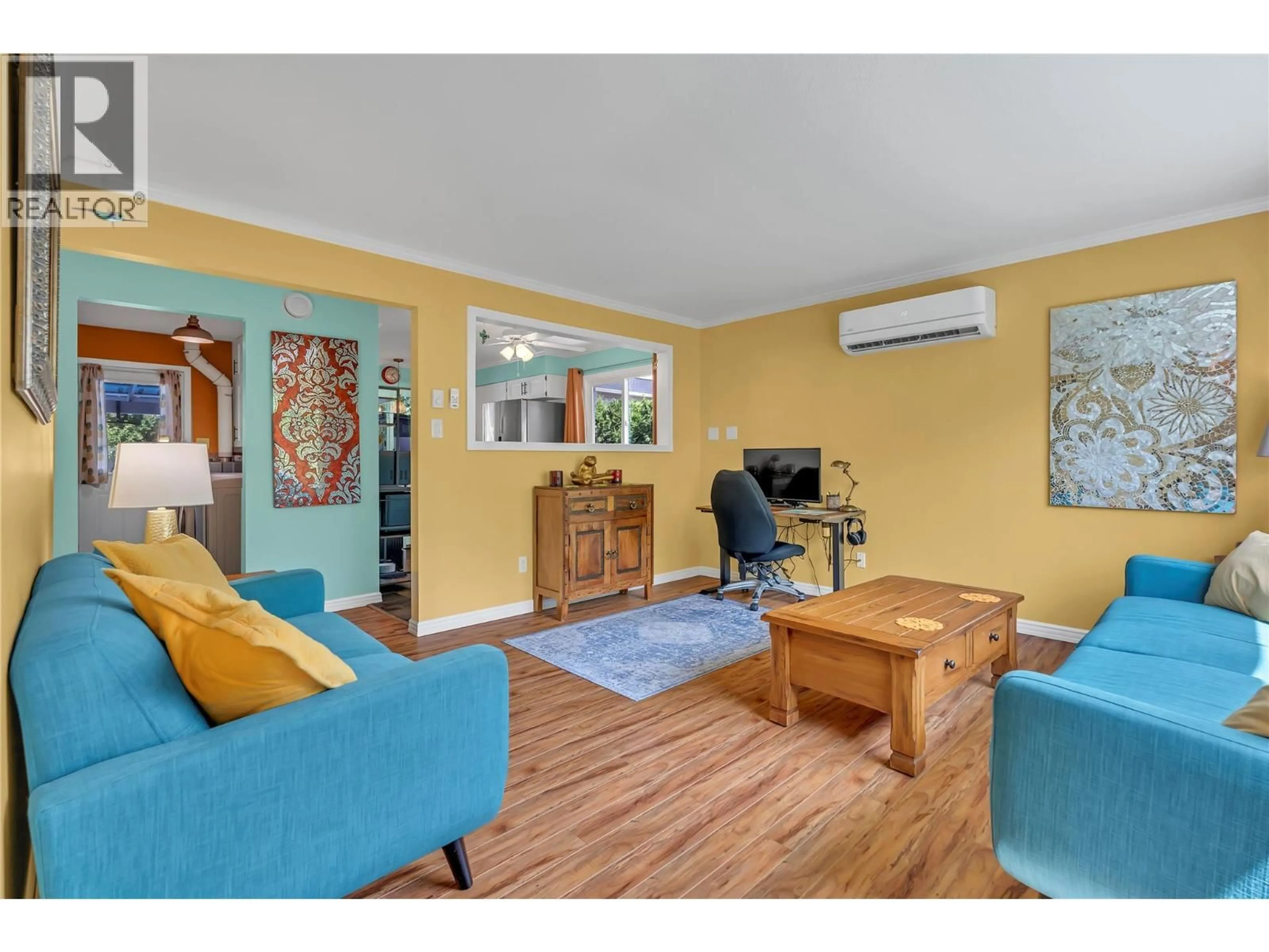 Living room with furniture, wood/laminate floor for 141 GRANBY AVENUE, Penticton British Columbia V2A2Y9