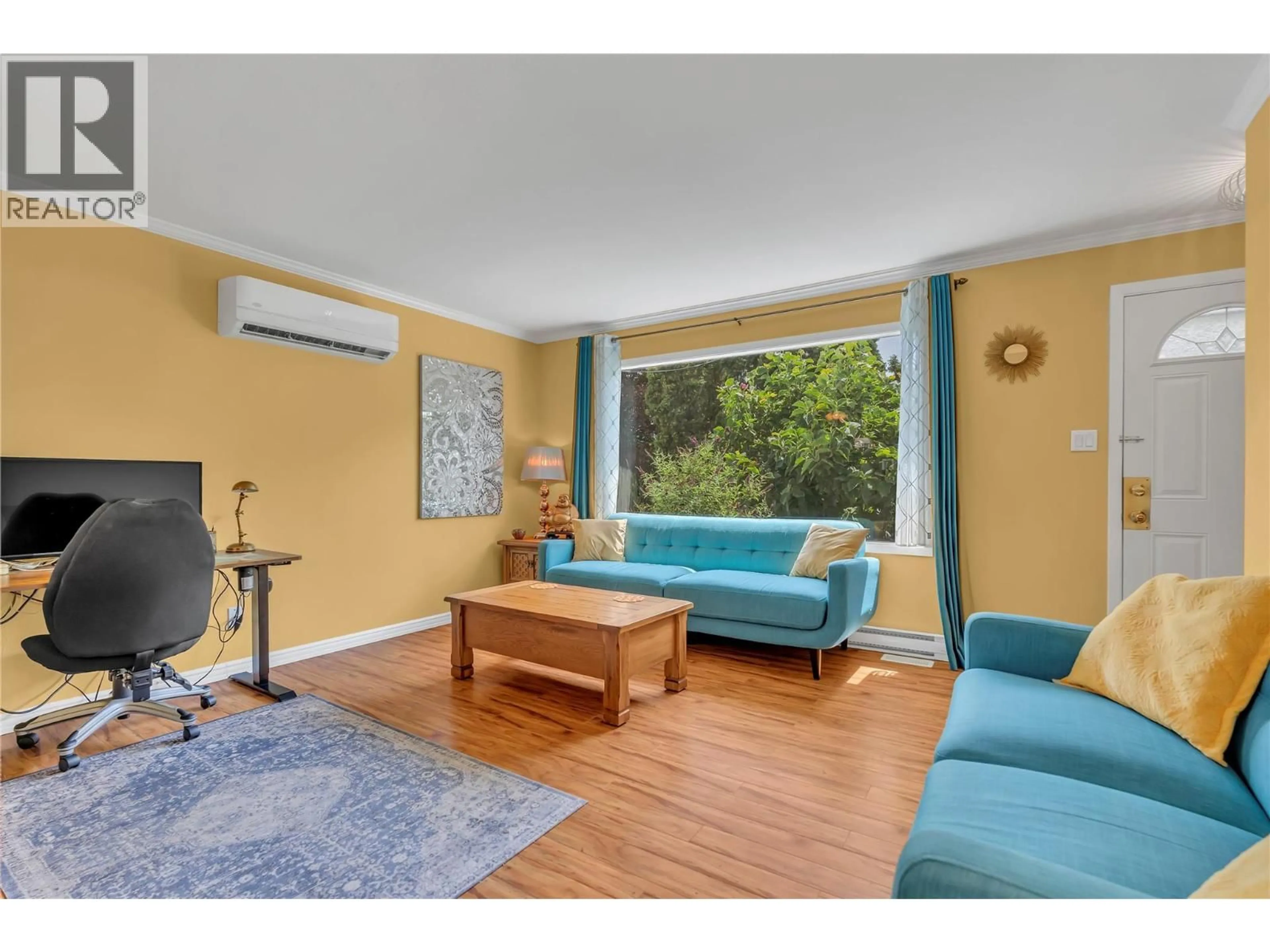 Living room with furniture, wood/laminate floor for 141 GRANBY AVENUE, Penticton British Columbia V2A2Y9