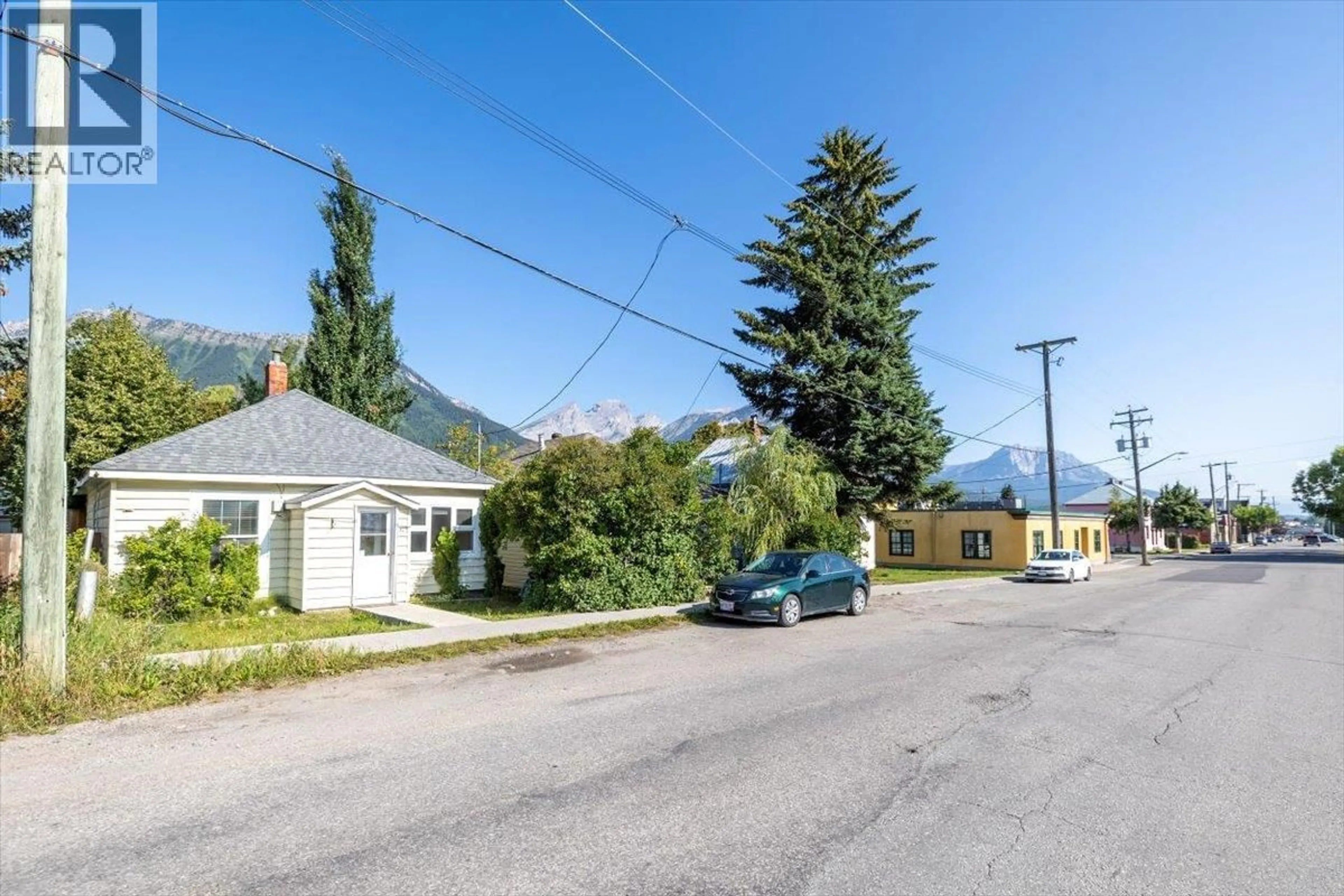 Parking for 241 1ST AVENUE, Fernie British Columbia V0B1M0