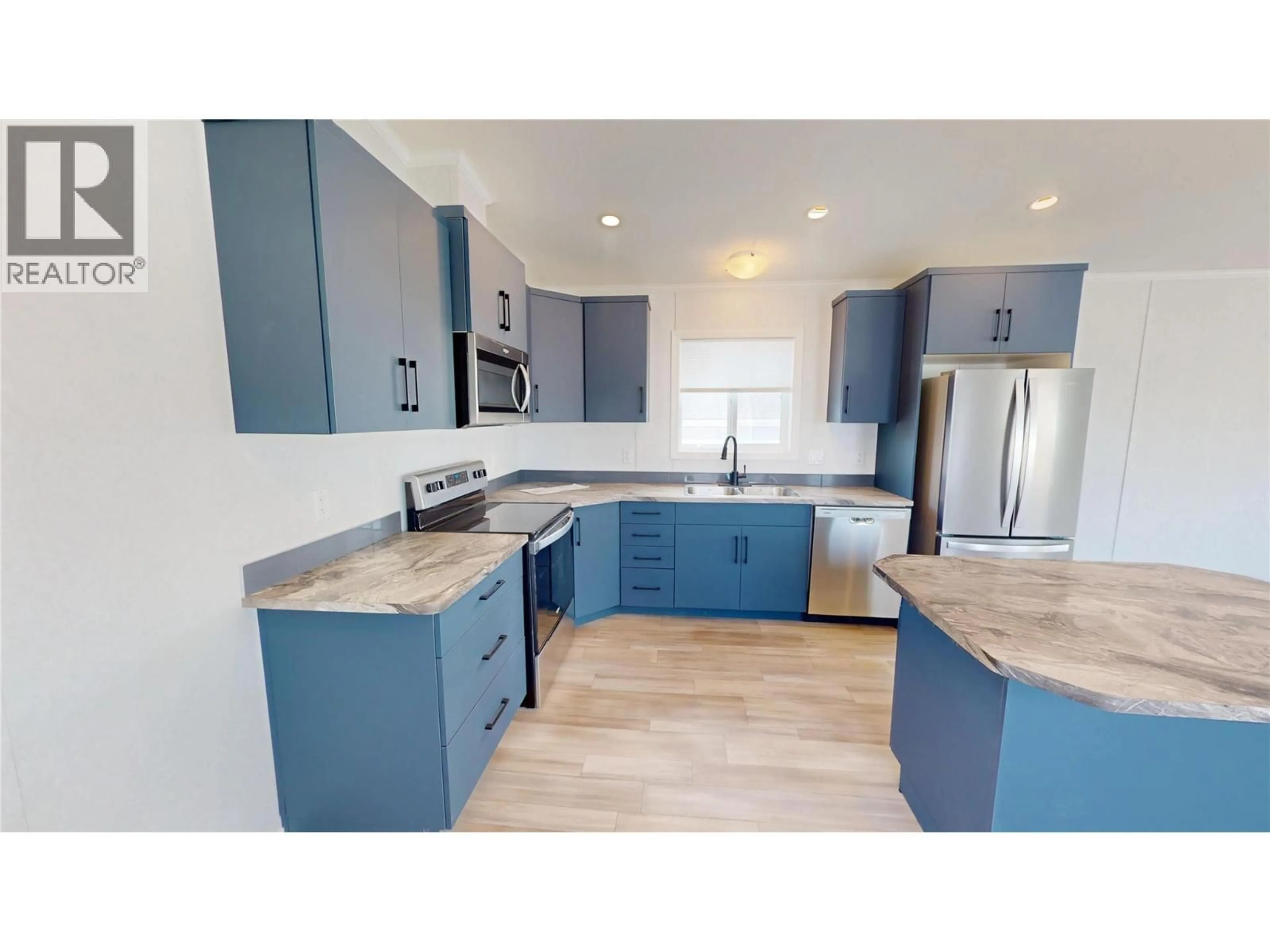 Open concept kitchen, unknown for 528 STEEPLEVIEW AVENUE NORTHWEST, Cranbrook British Columbia V1C5L3