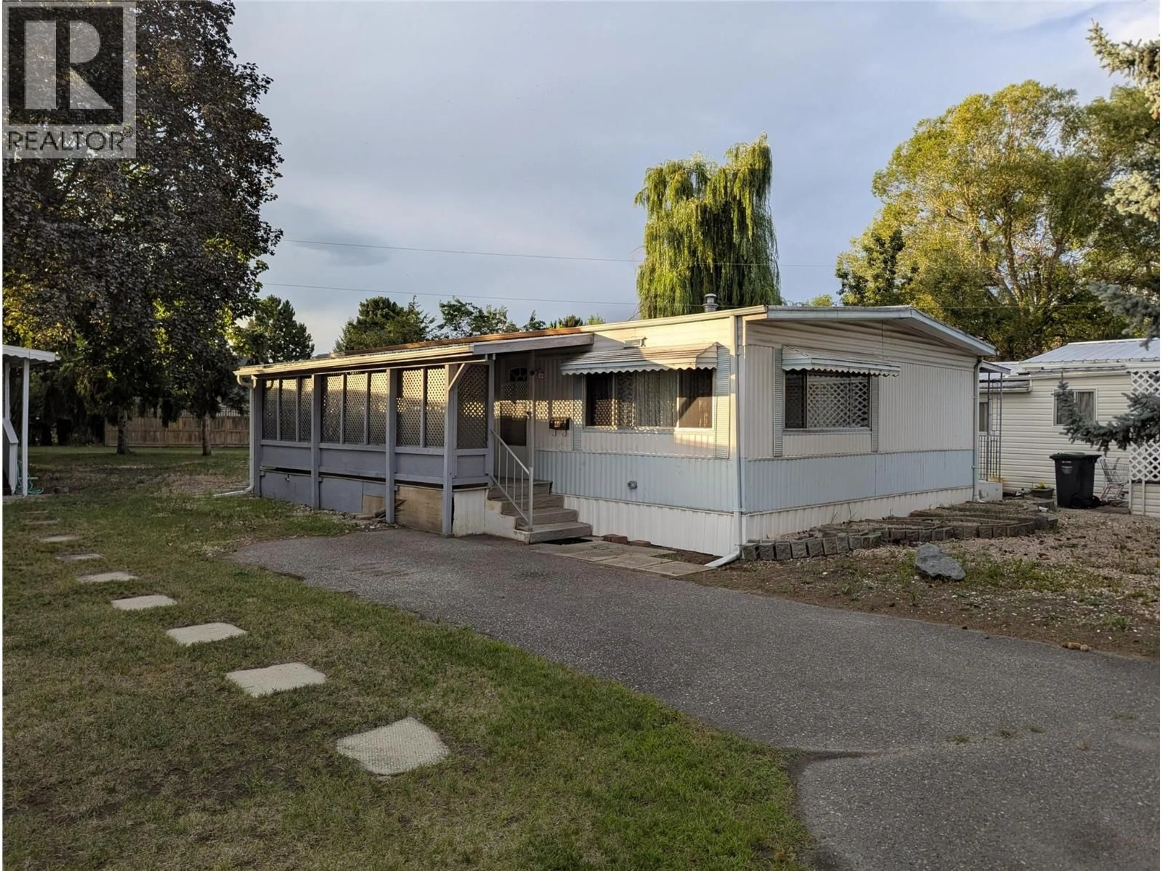 Home with vinyl exterior material, street for 40 - 3535 CASORSO ROAD, Kelowna British Columbia V1W3E1