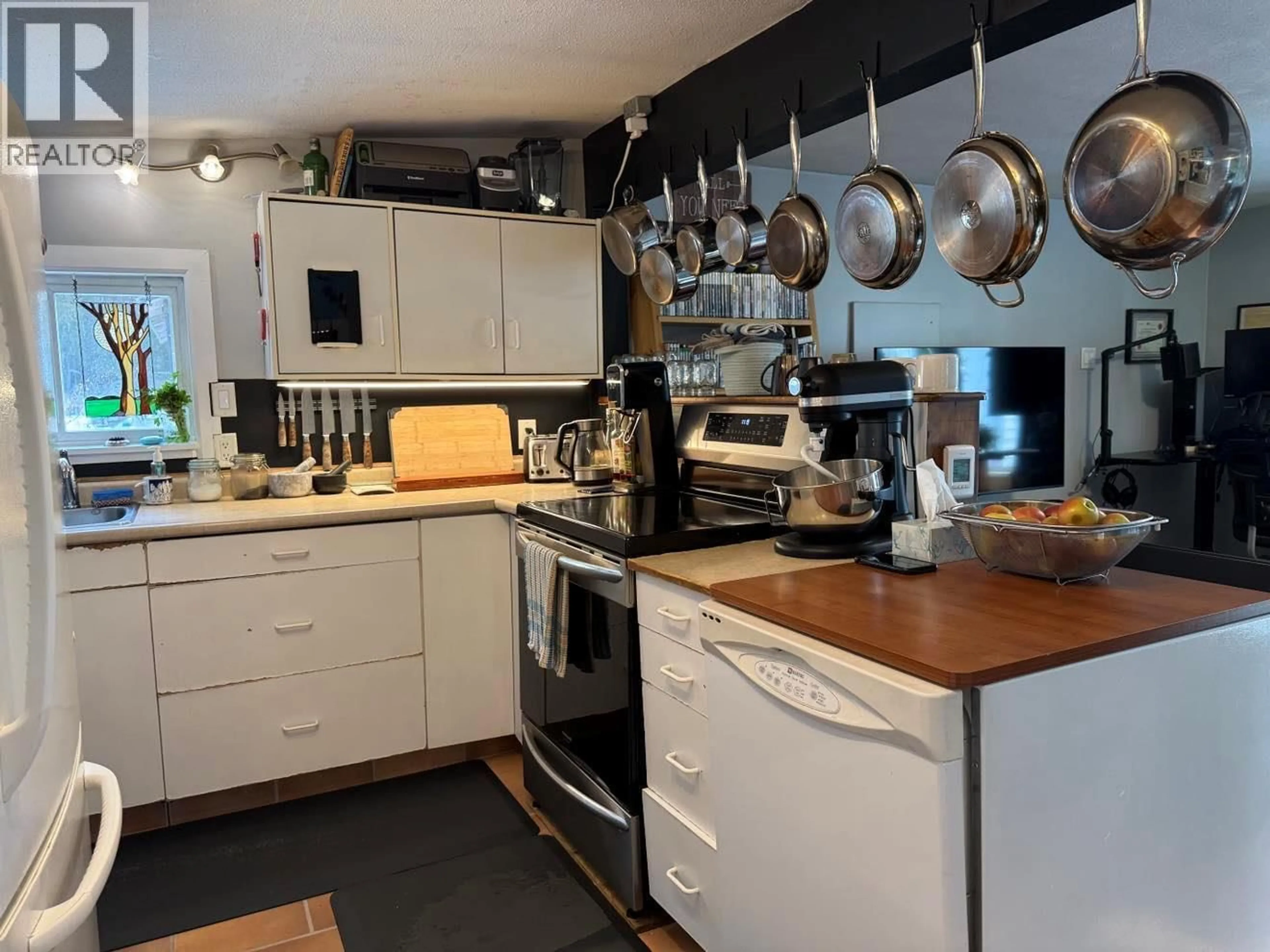 Open concept kitchen, unknown for 1114 COLUMBIA HEIGHTS OTHER, Robson British Columbia V0G1X0