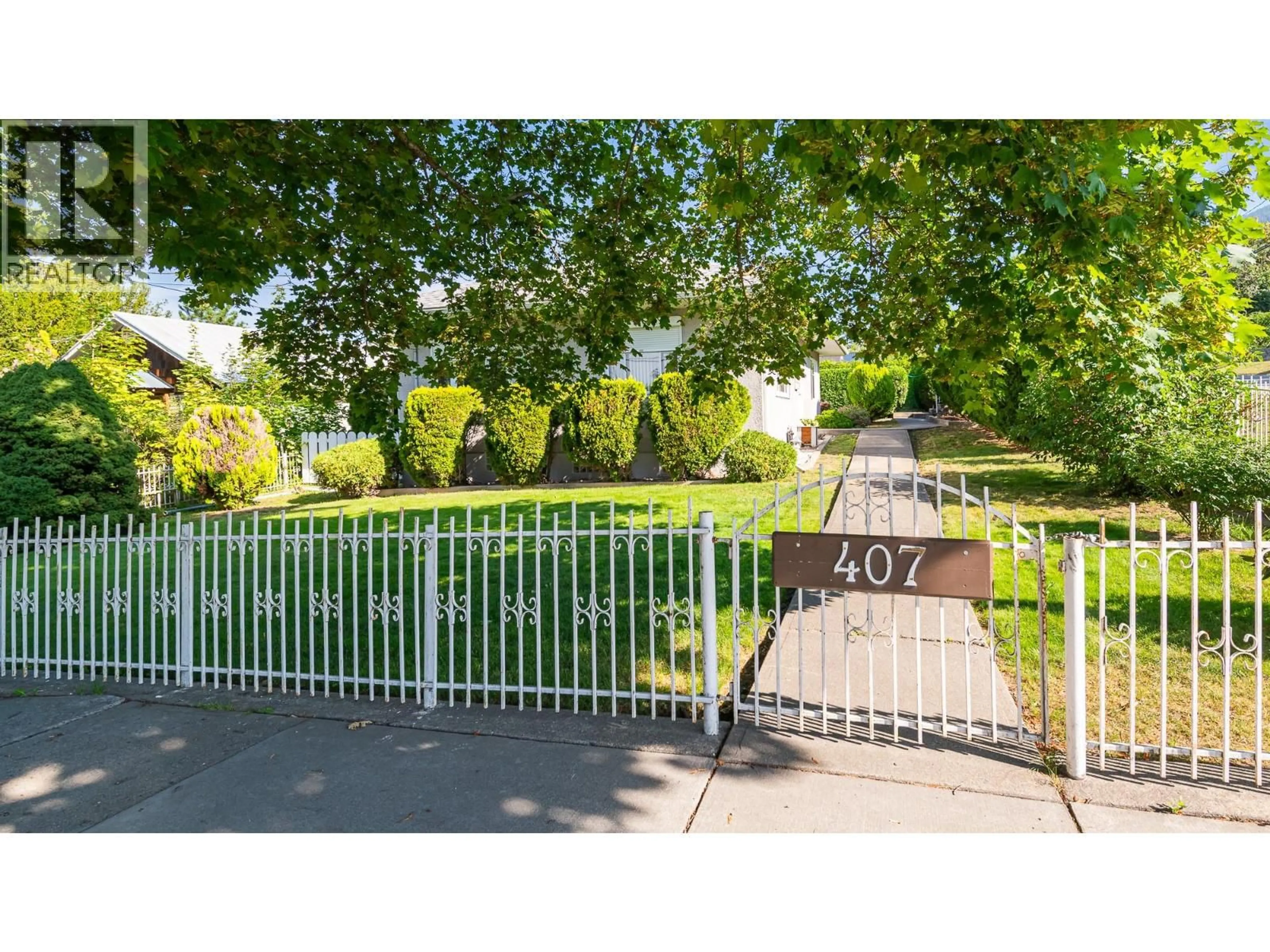 A pic from outside/outdoor area/front of a property/back of a property/a pic from drone, street for 407 10TH AVENUE NORTH, Creston British Columbia V0B1G4
