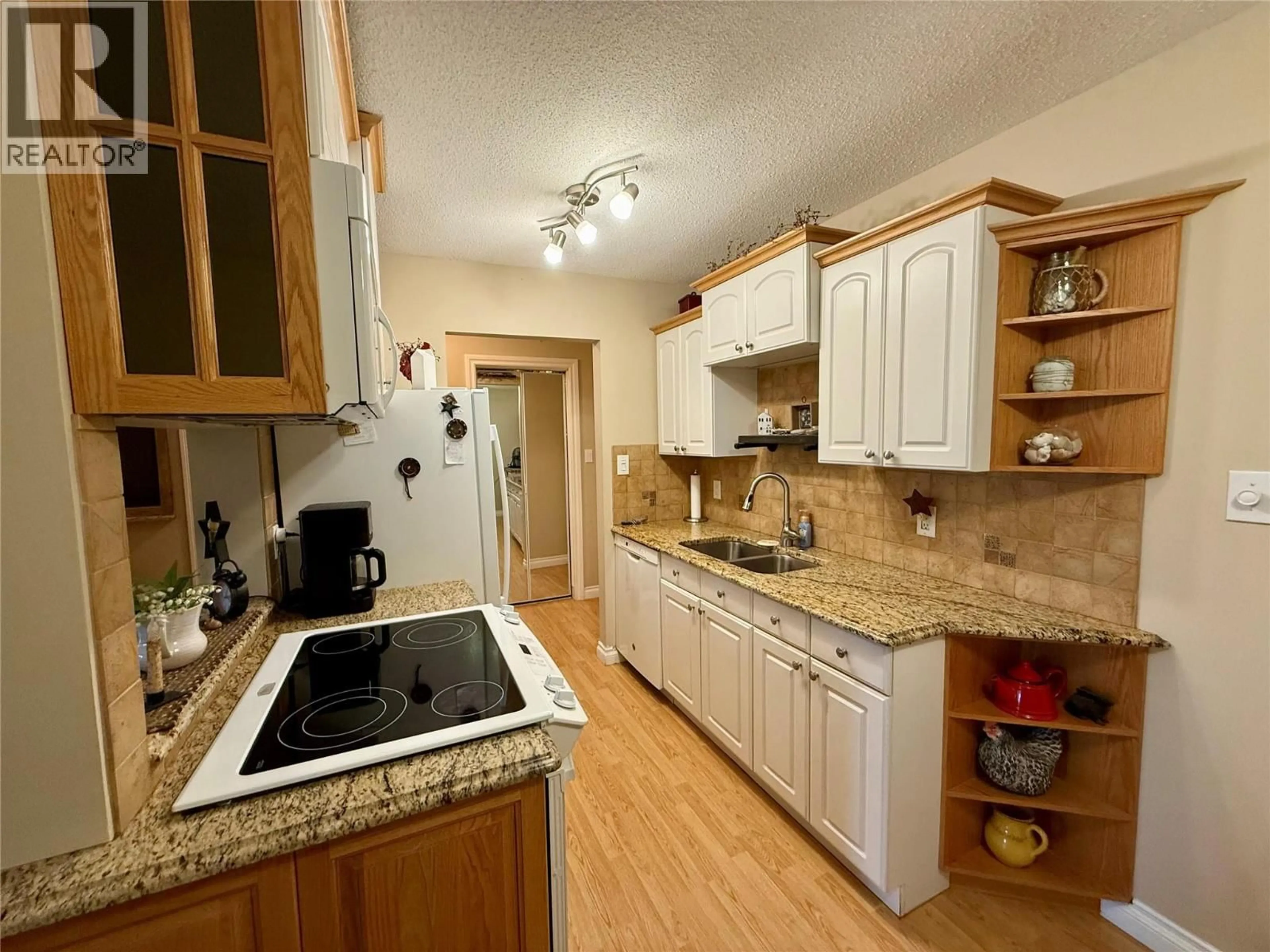Standard kitchen, unknown for 304 - 112 17TH AVENUE SOUTH, Cranbrook British Columbia V1C3A5
