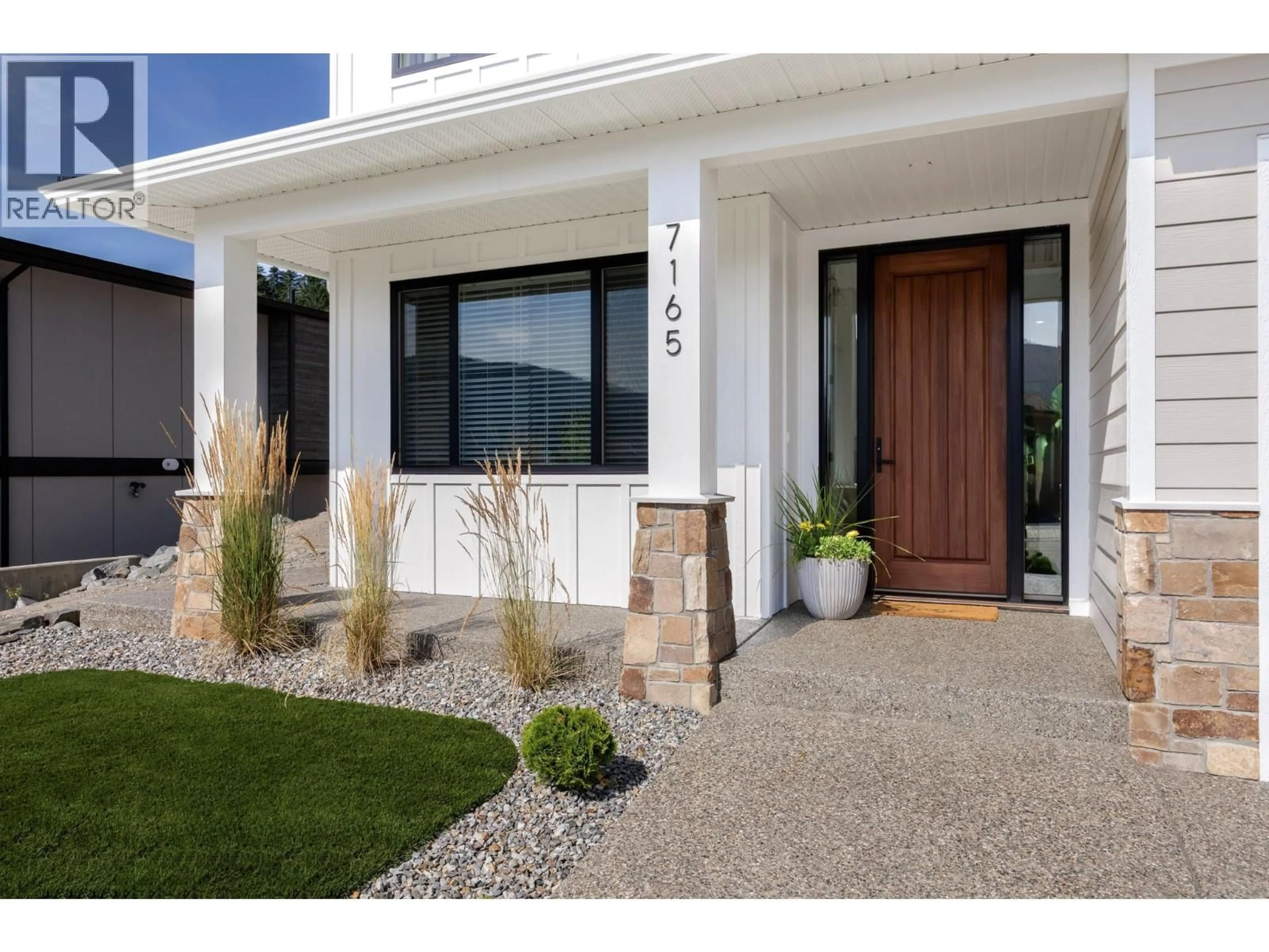 Indoor entryway for 7165 NAKISKA DRIVE, Vernon British Columbia V1B3M5