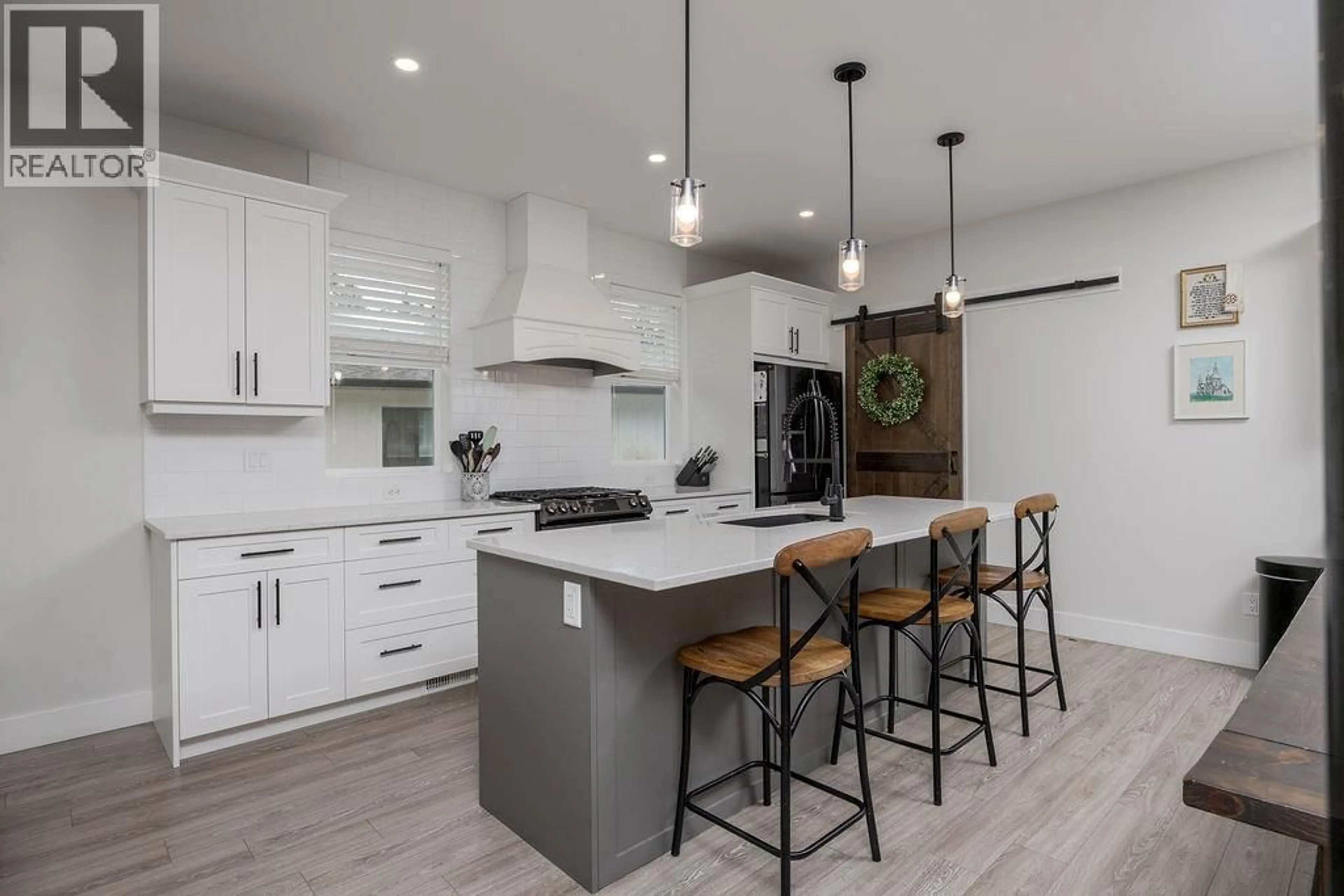 Open concept kitchen, unknown for 20 15TH AVENUE SOUTHEAST, Salmon Arm British Columbia V1E0G3