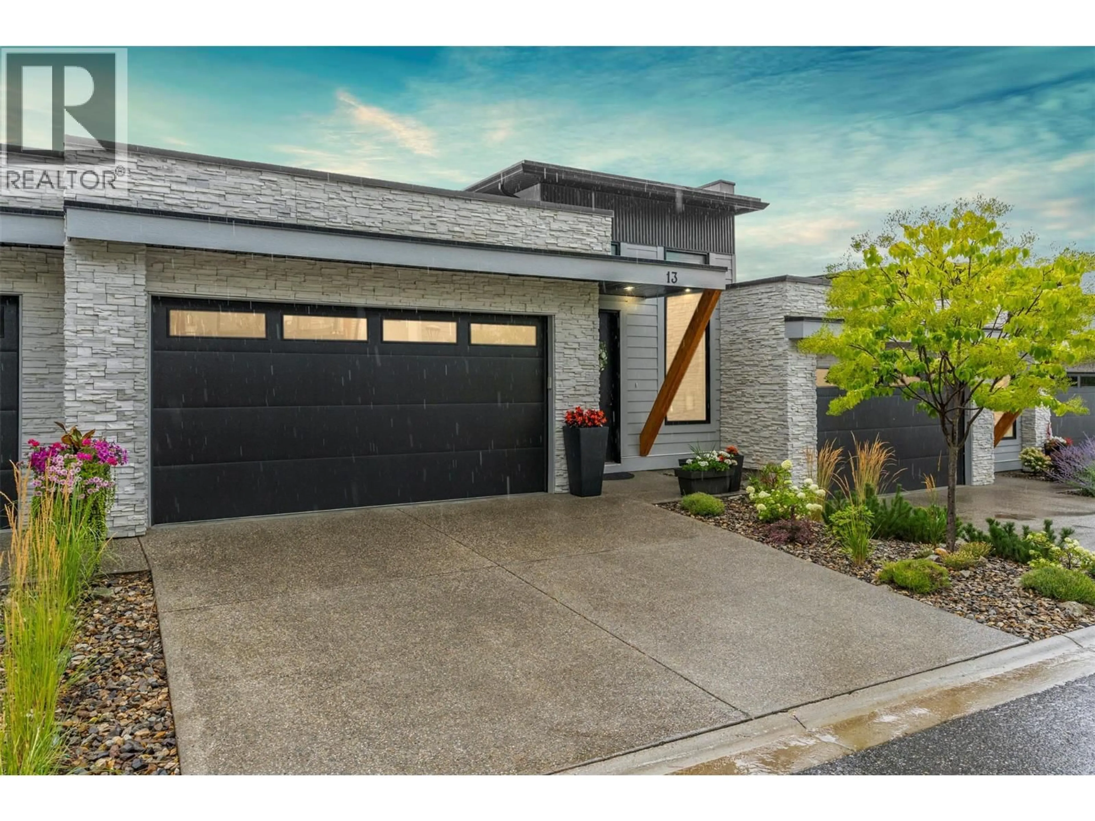 Indoor garage for 13 - 269 DIAMOND WAY, Vernon British Columbia V1H0A3