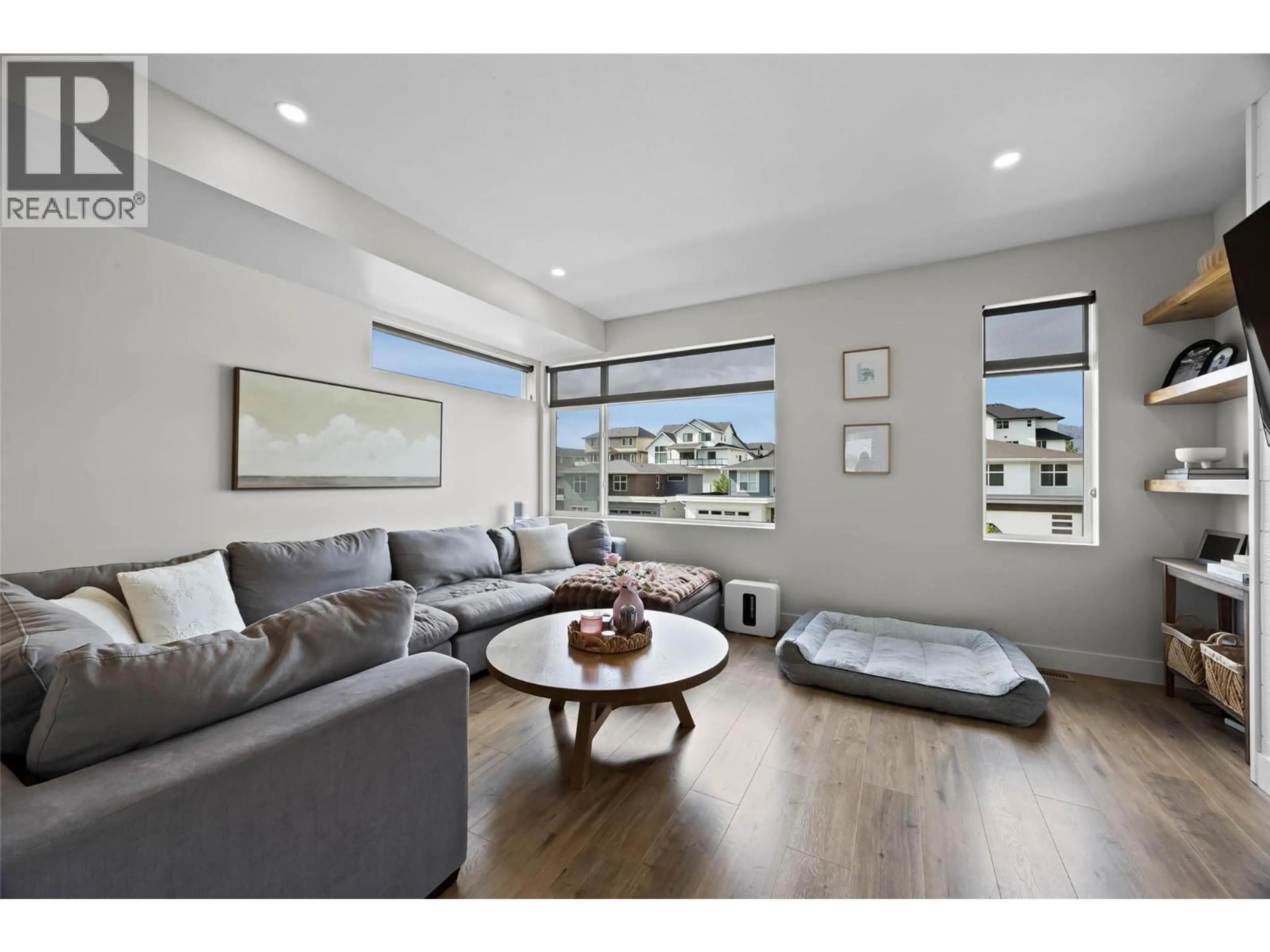 Living room with furniture, wood/laminate floor for 119 - 1901 QU'APPELLE BOULEVARD, Kamloops British Columbia V2E0C9