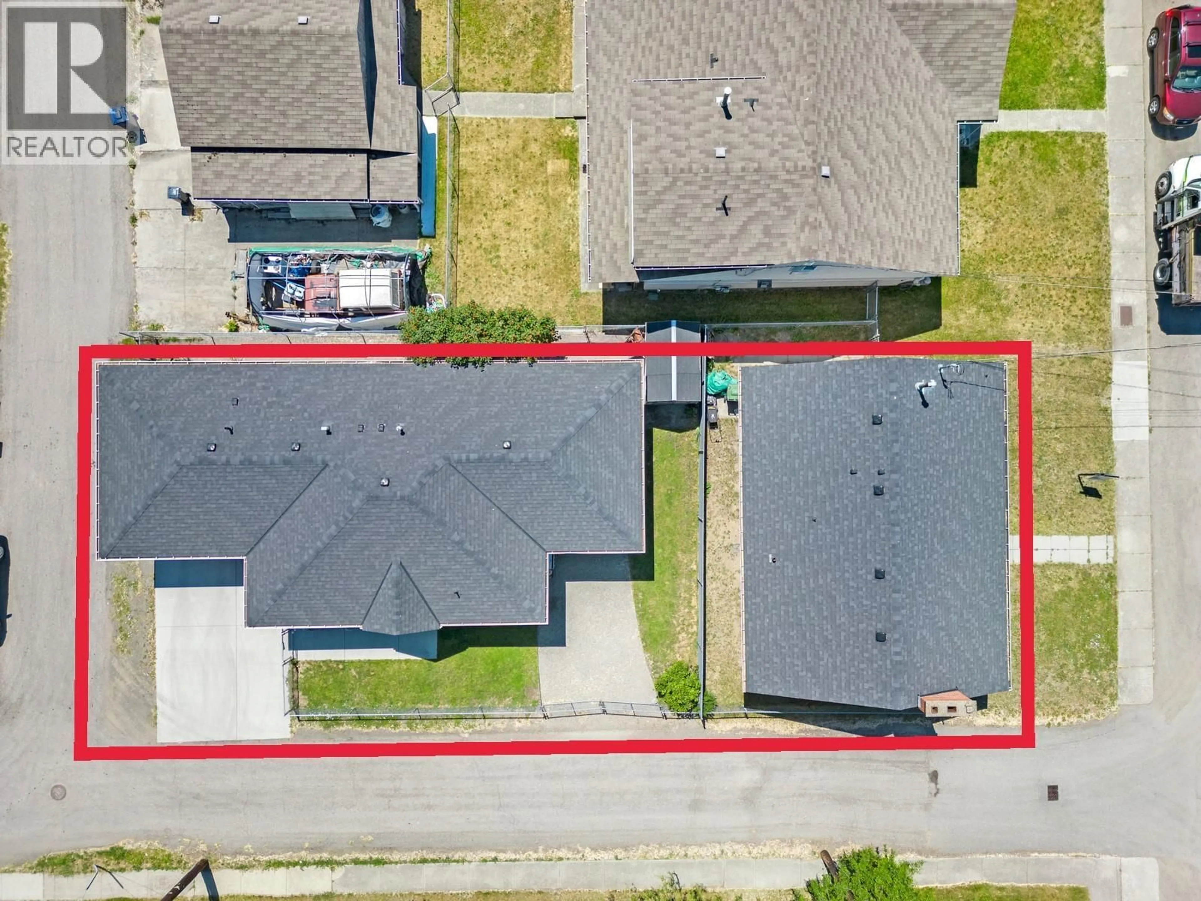 A pic from outside/outdoor area/front of a property/back of a property/a pic from drone, street for 875-877 JONES STREET, Kelowna British Columbia V1Y2S6
