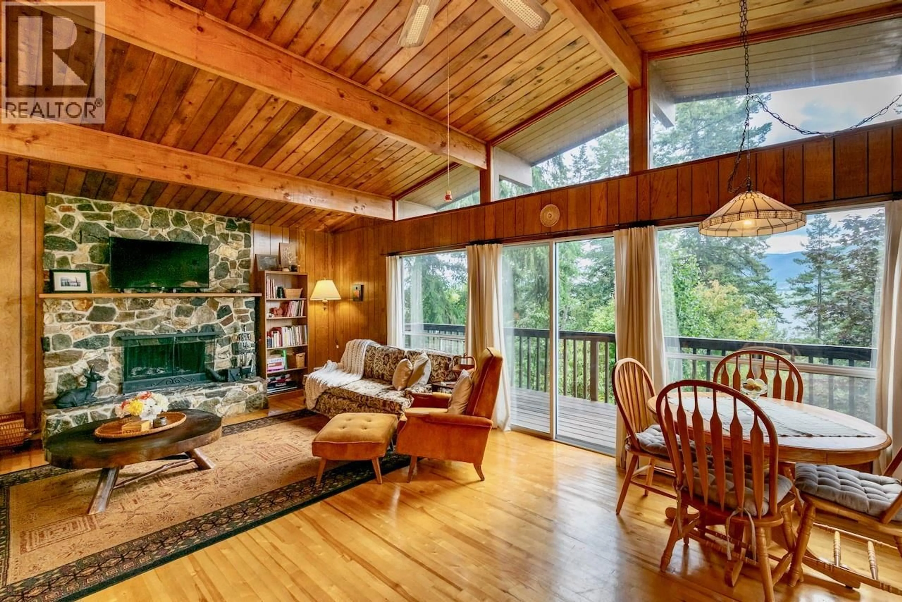 Living room with furniture, wood/laminate floor for 2945 SQUILAX-ANGLEMONT ROAD, Lee Creek British Columbia V0E1M4