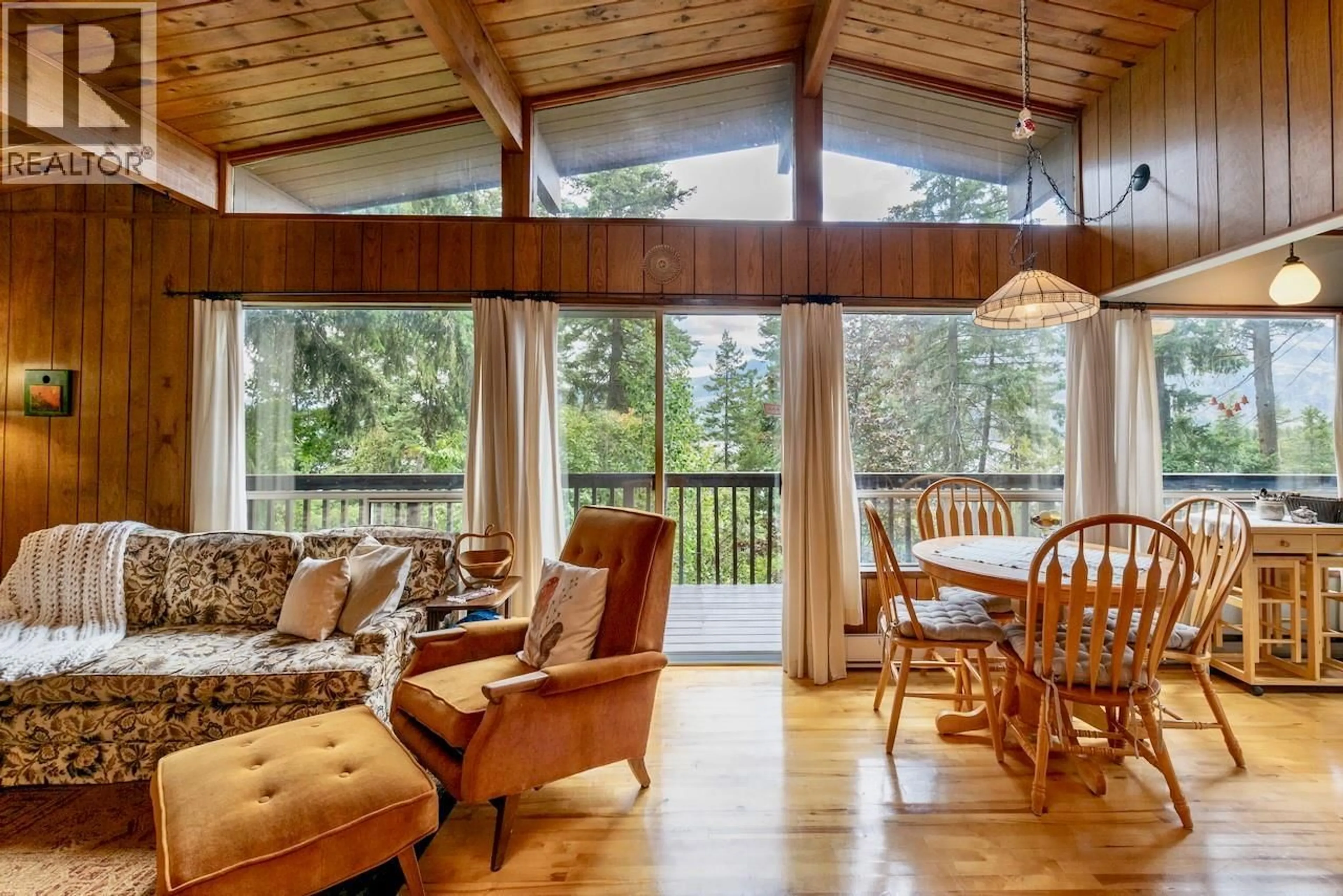 Living room with furniture, wood/laminate floor for 2945 SQUILAX-ANGLEMONT ROAD, Lee Creek British Columbia V0E1M4
