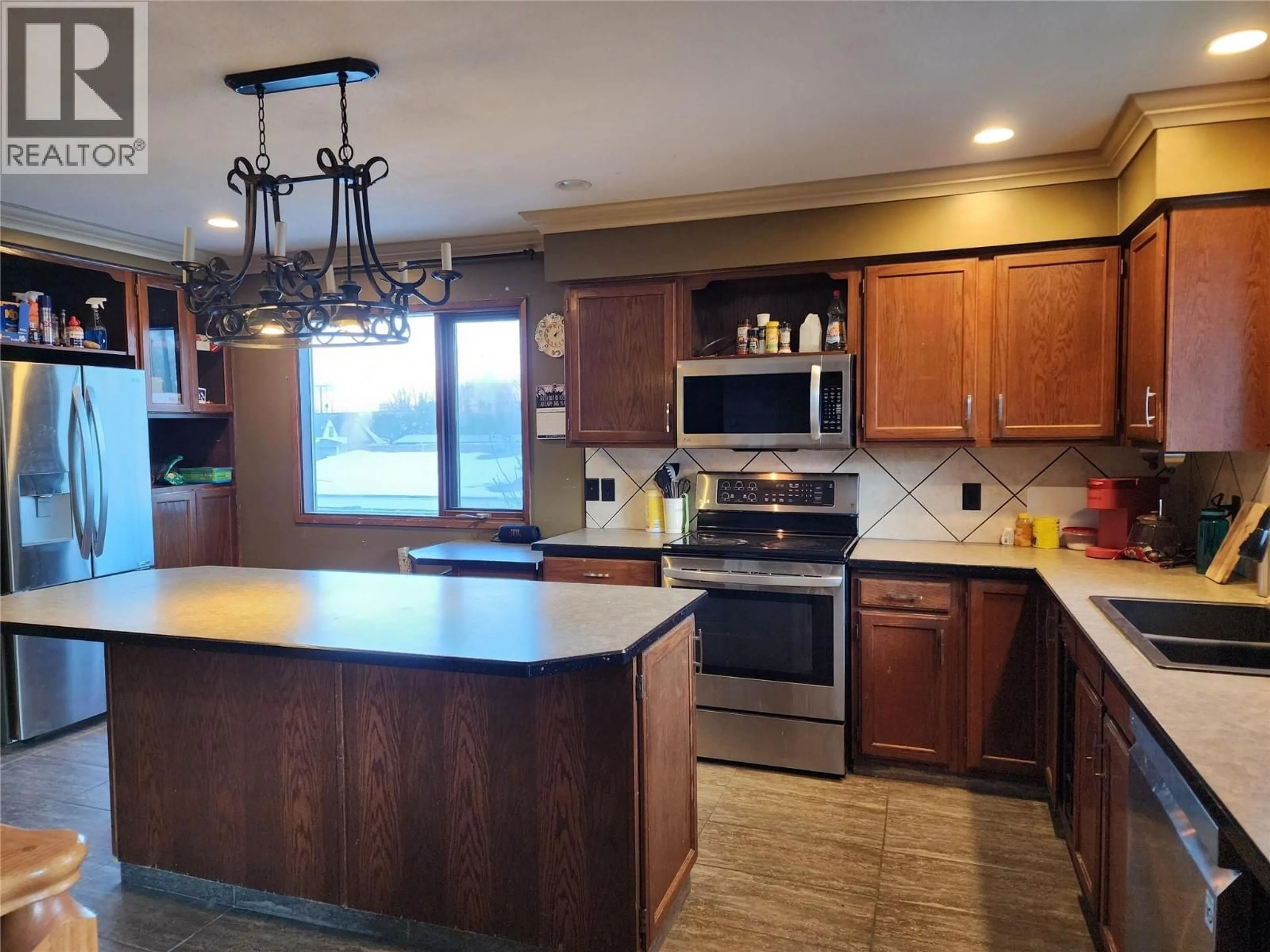 Open concept kitchen, unknown for 1408 SPRUCE AVENUE, Merritt British Columbia V1K1L2