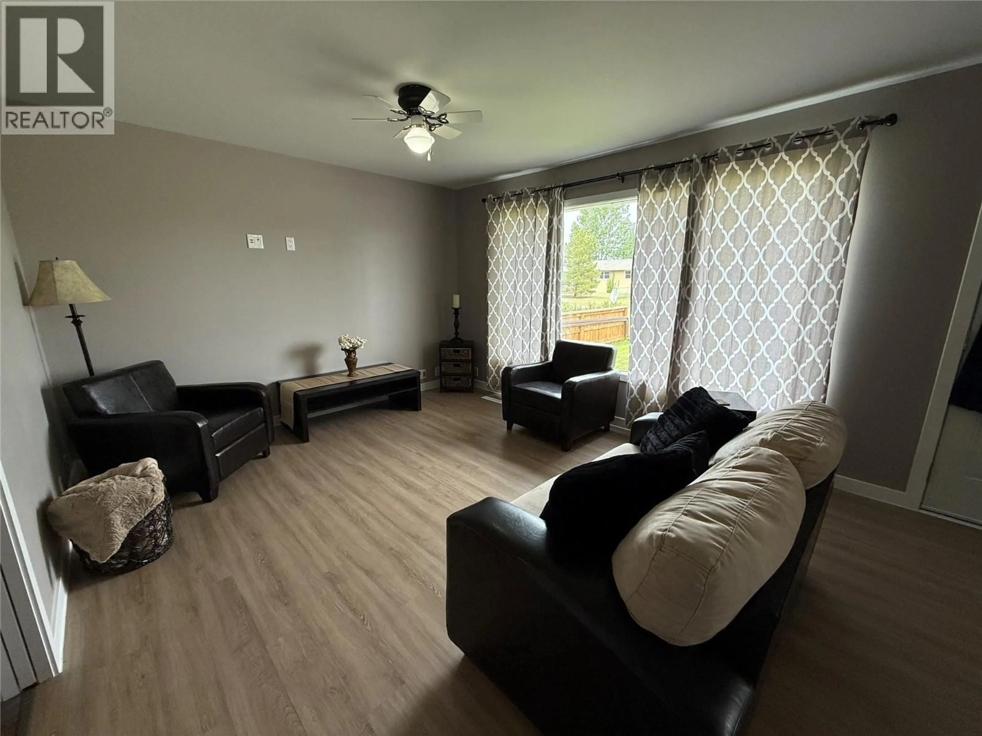 Living room with furniture, wood/laminate floor for 913 111 AVENUE, Dawson Creek British Columbia V1G2X4