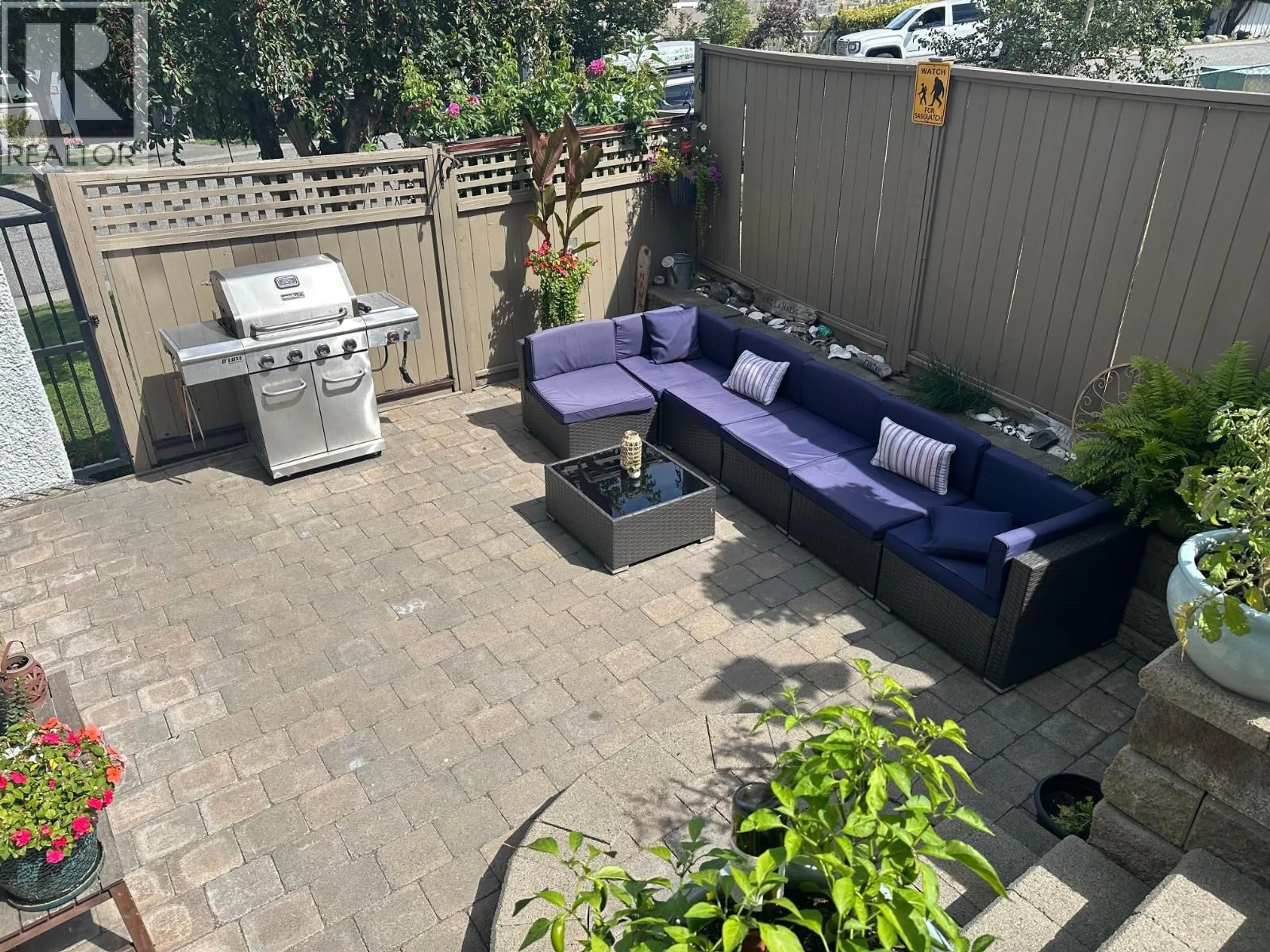 Patio, street for 1210 MONASHEE COURT, Kamloops British Columbia V2C6B3