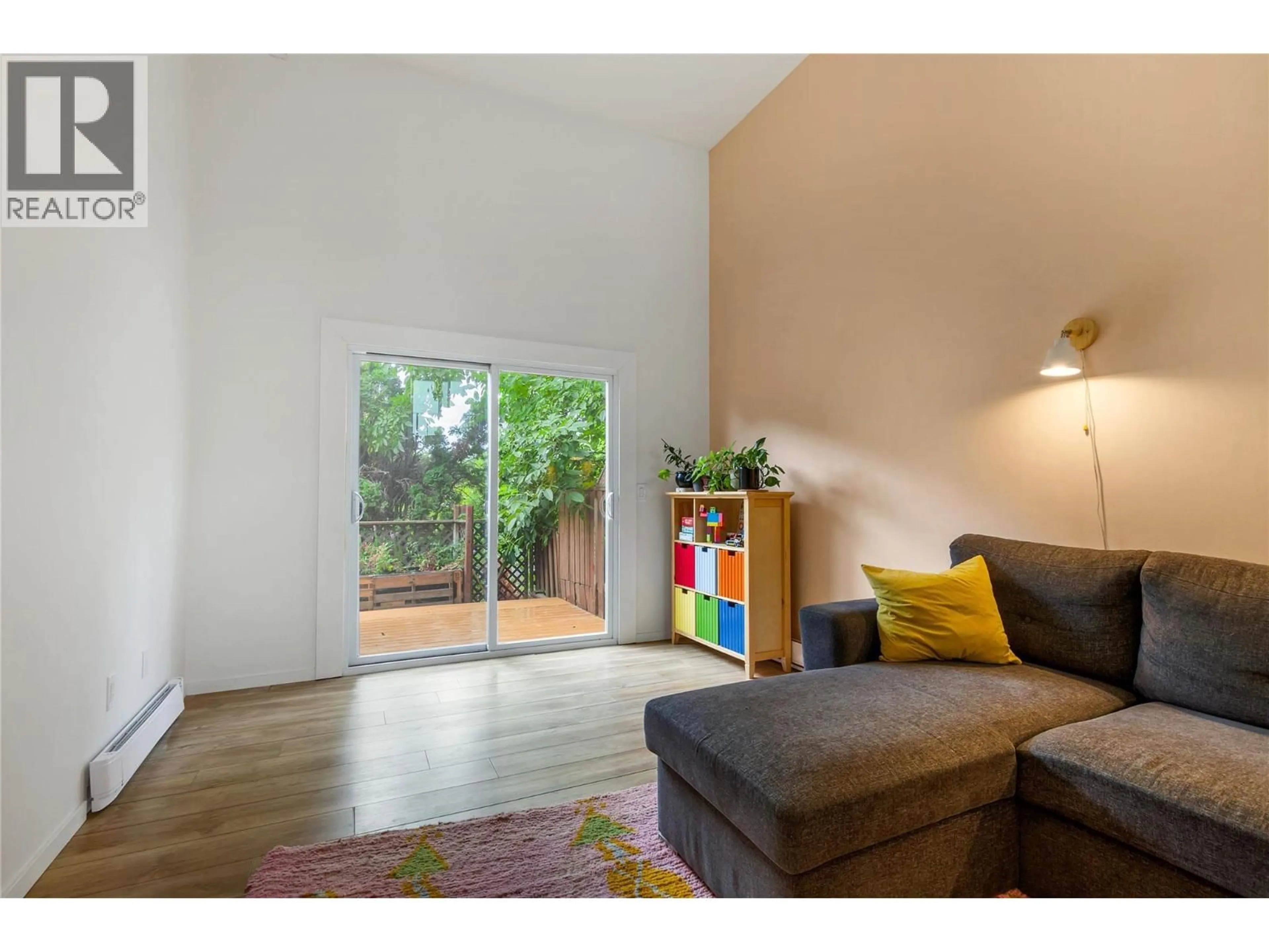 Living room with furniture, wood/laminate floor for 21 - 1985 BURTCH ROAD, Kelowna British Columbia V1Y4B4
