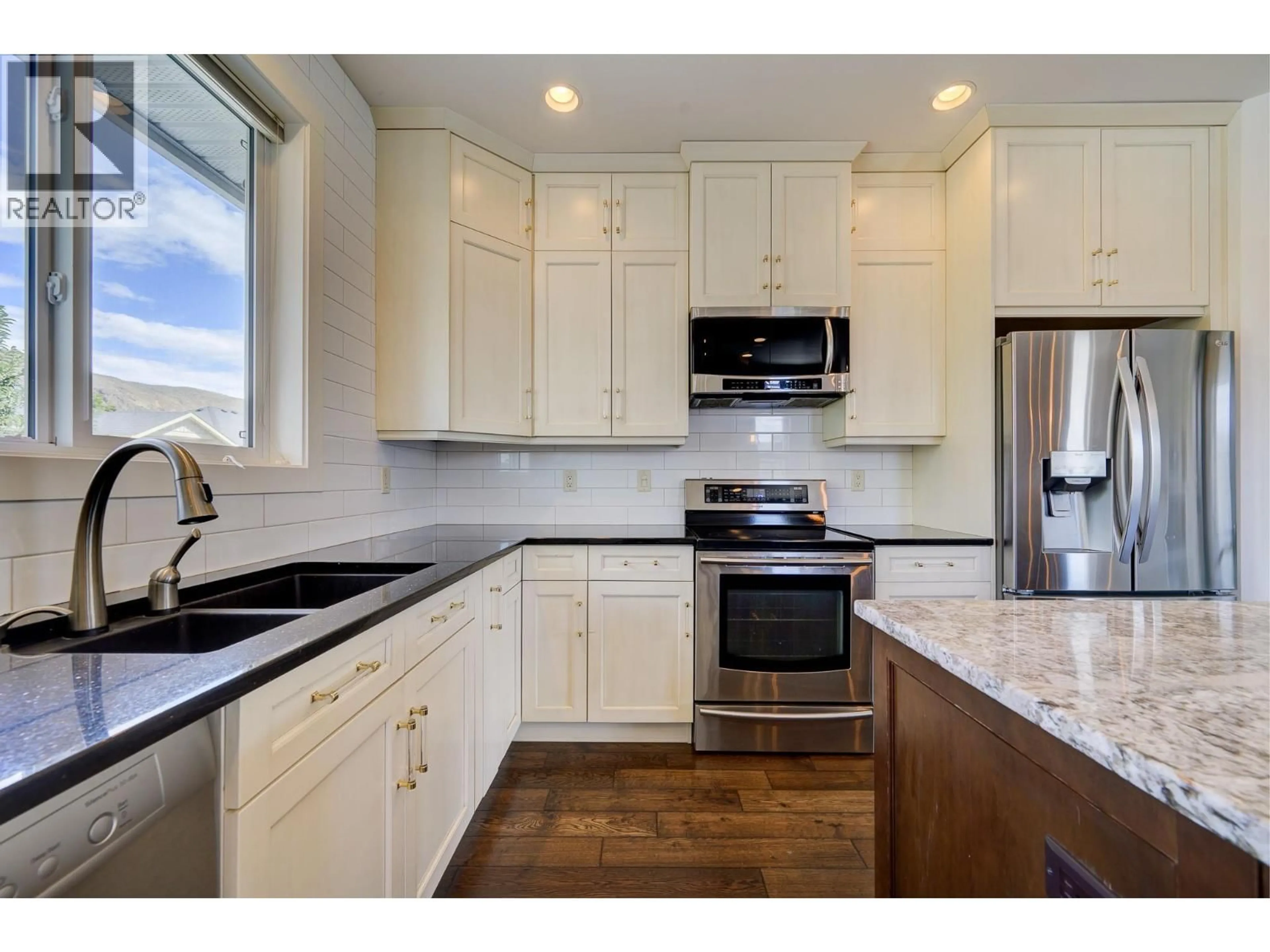 Open concept kitchen, unknown for 2680 STANKO WAY, Kamloops British Columbia V2B0C1