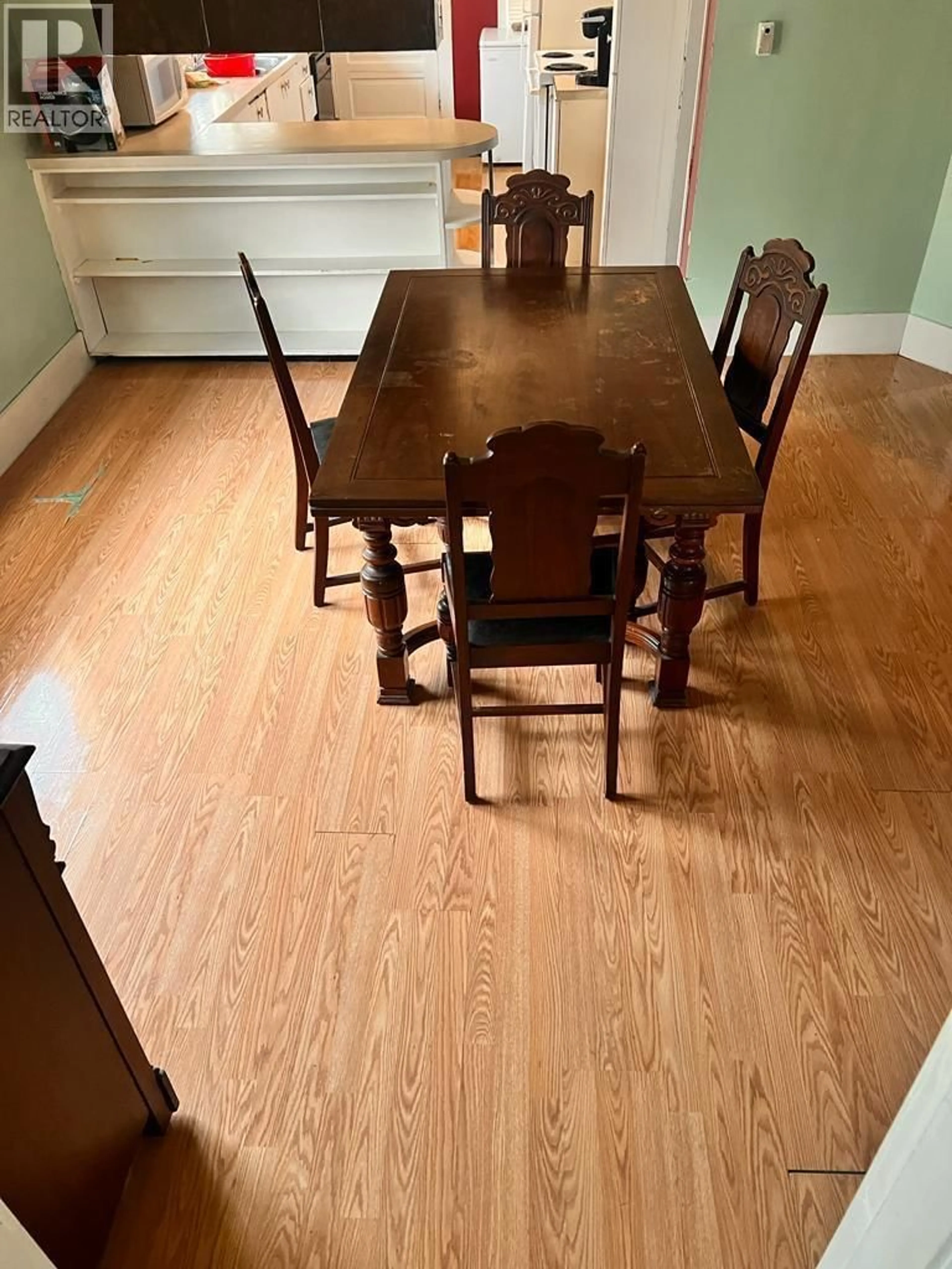 Dining room, wood/laminate floor for 468 VAN HORNE STREET, Penticton British Columbia V2A4K7