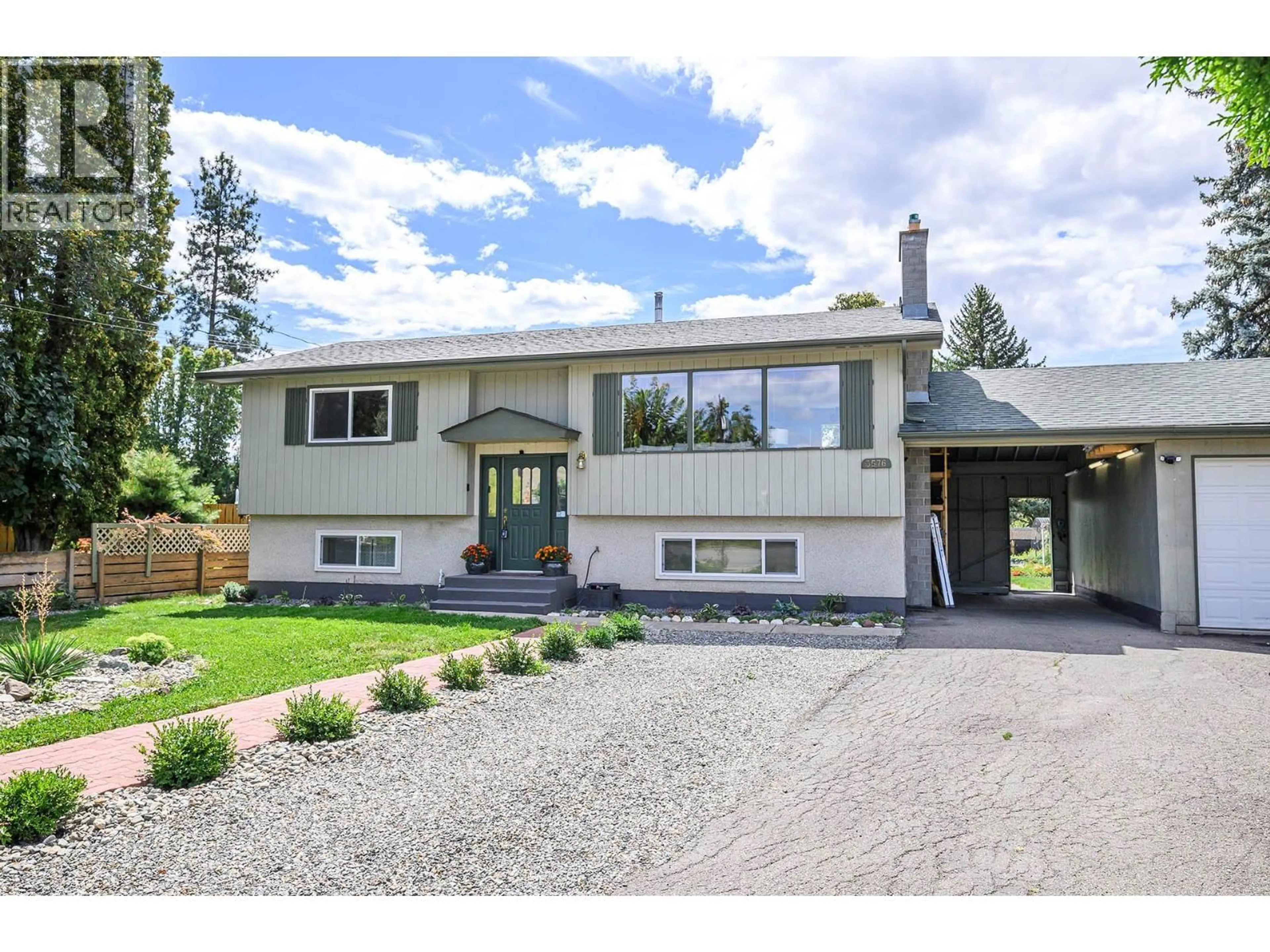 Home with vinyl exterior material, street for 3576 MOUNTAINVIEW PLACE, Kamloops British Columbia V2B7B4