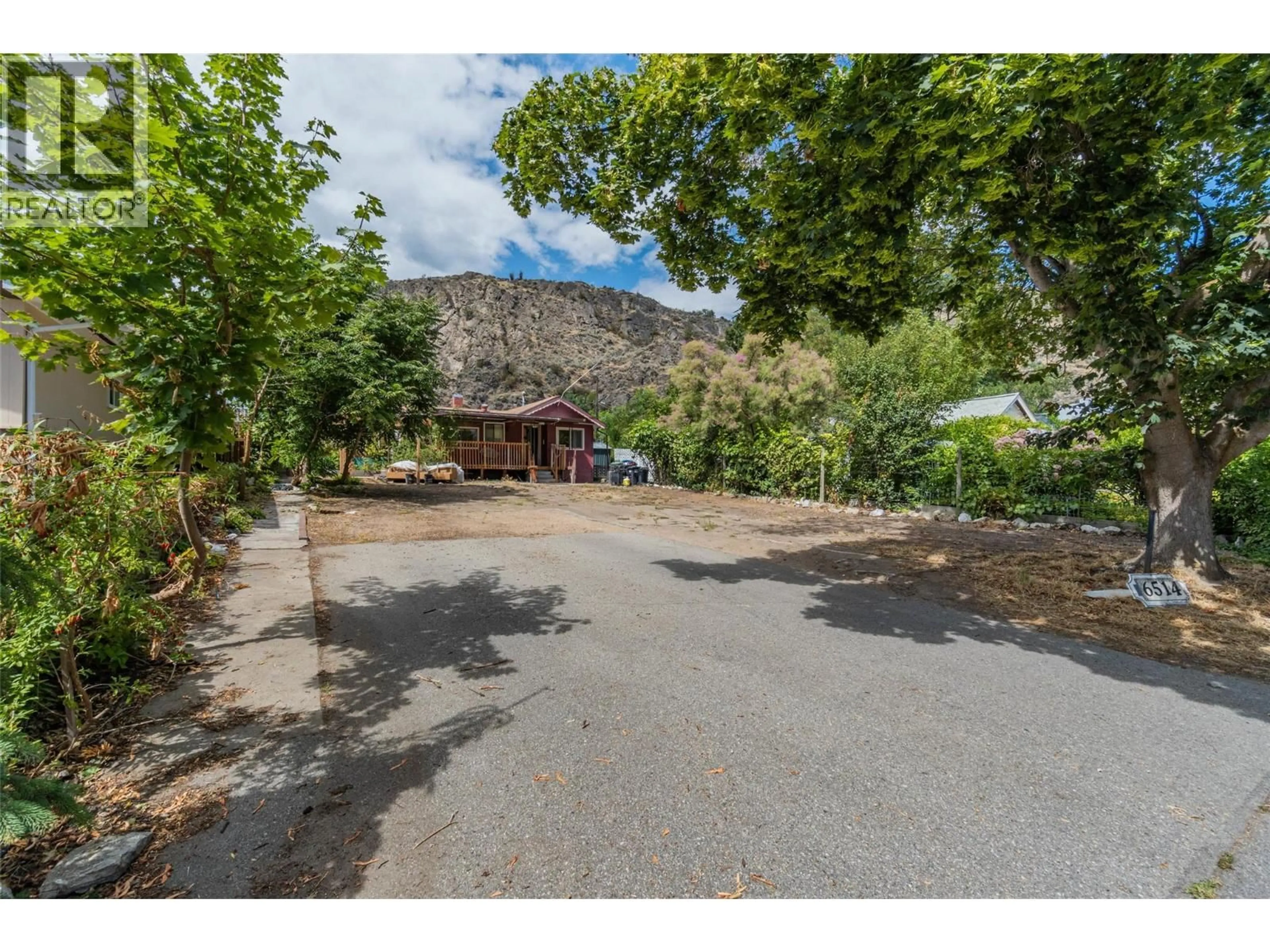 A pic from outside/outdoor area/front of a property/back of a property/a pic from drone, unknown for 6514 HOLLOW STREET, Oliver British Columbia V0H1T0