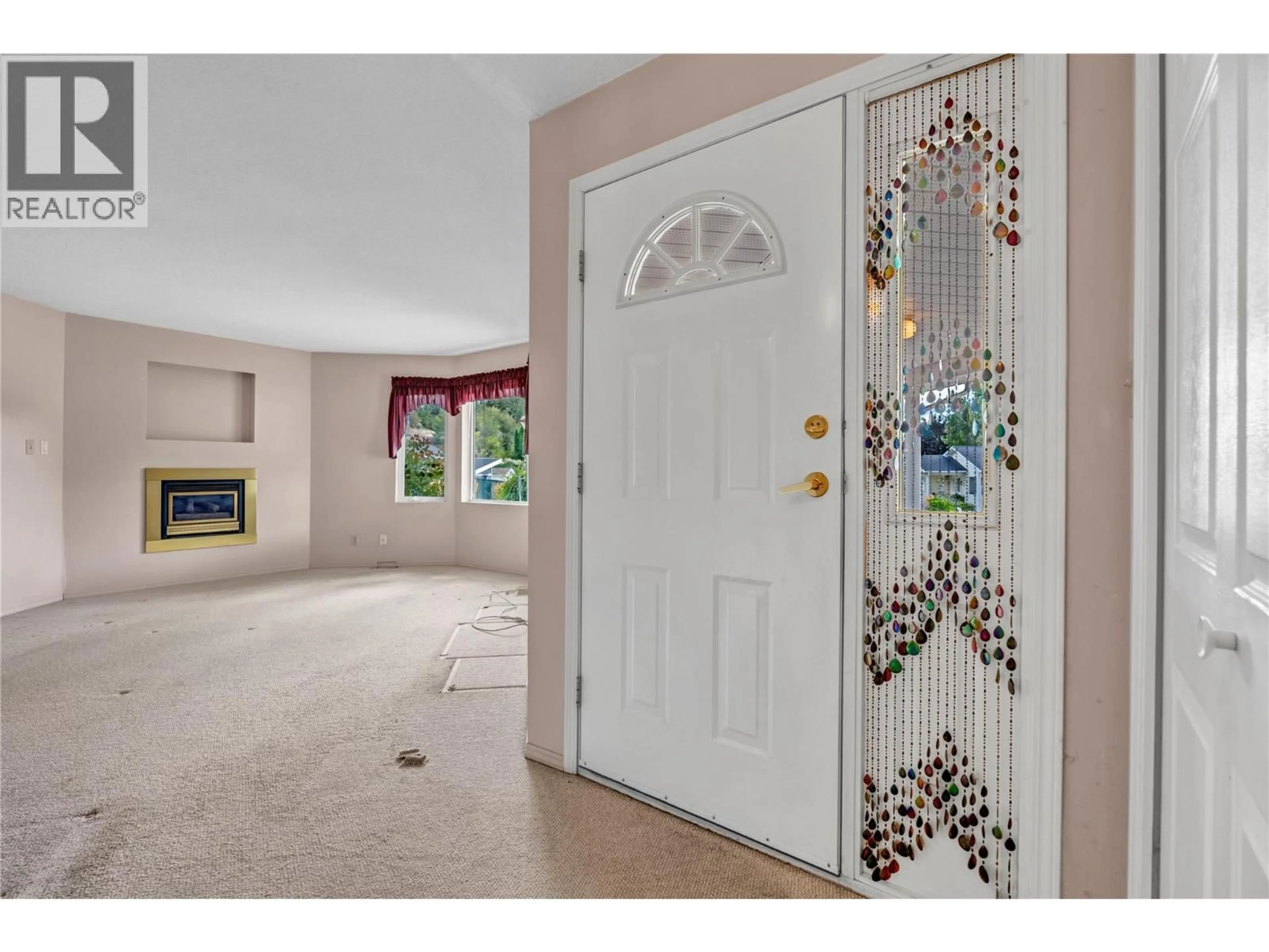 Indoor entryway for 24 - 17017 SNOW AVENUE, Summerland British Columbia V0H1Z6