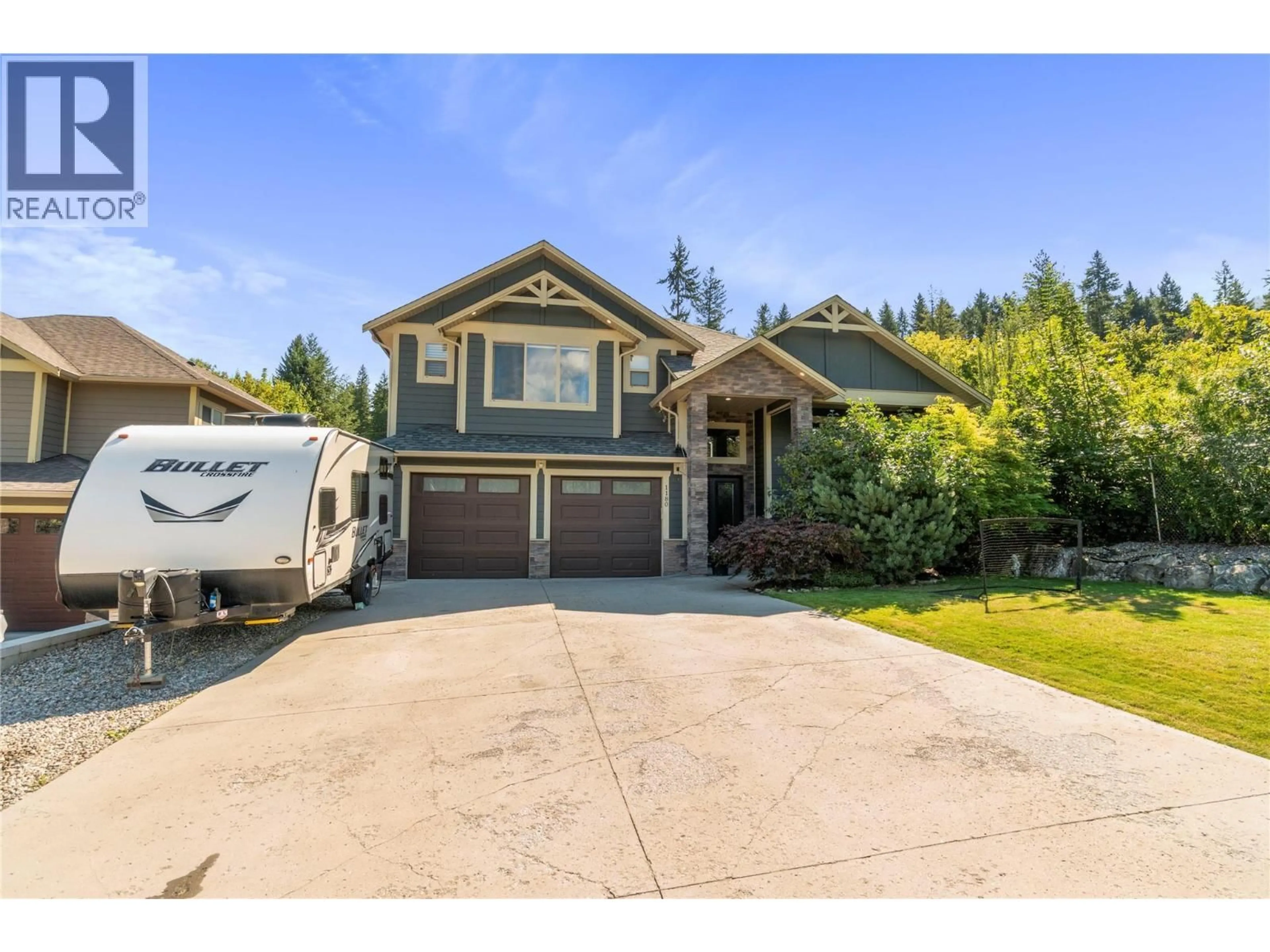 Home with vinyl exterior material, street for 1180 SHUSWAP STREET SOUTHEAST, Salmon Arm British Columbia V1E1J3