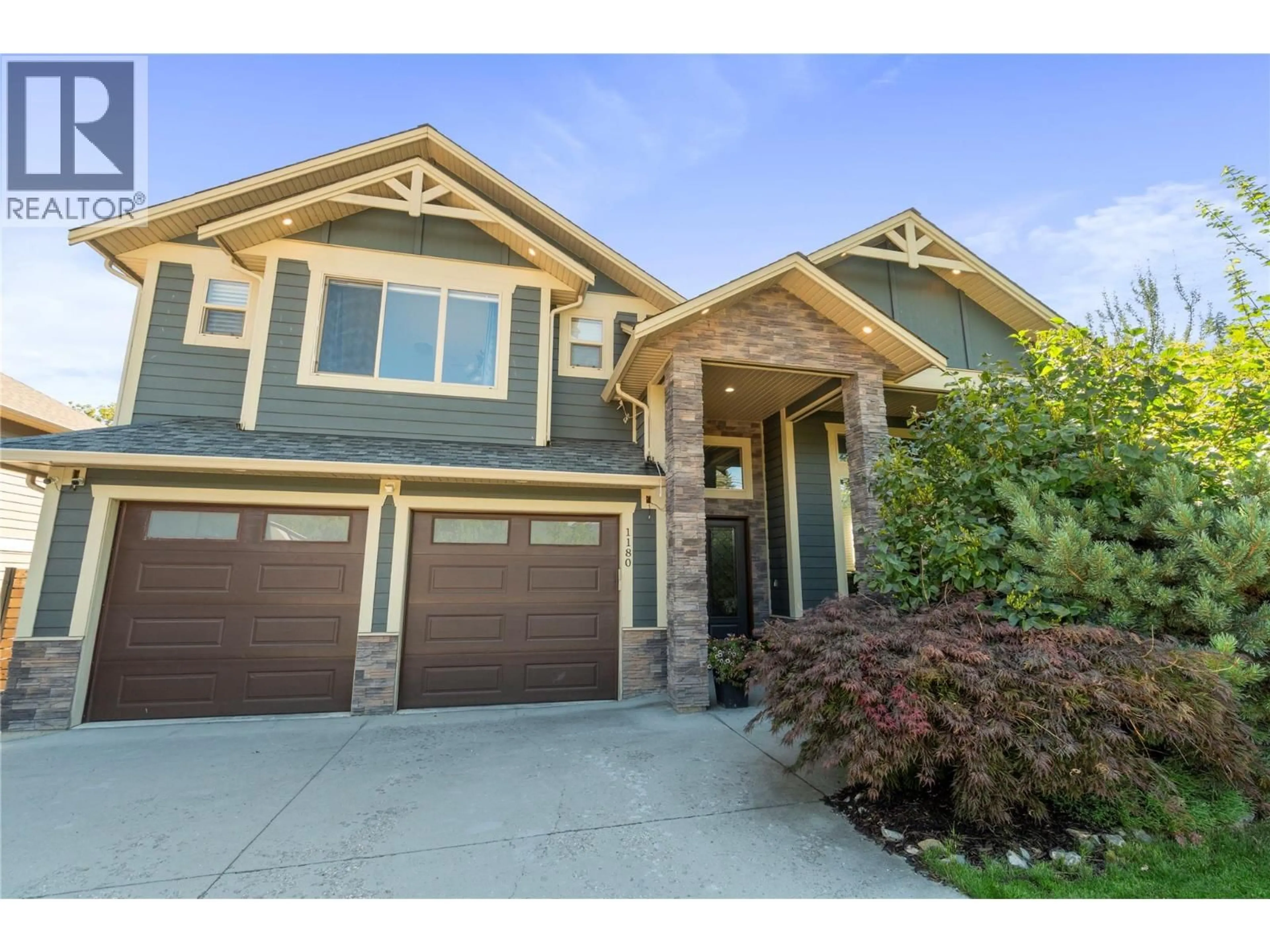 Home with vinyl exterior material, street for 1180 SHUSWAP STREET SOUTHEAST, Salmon Arm British Columbia V1E1J3