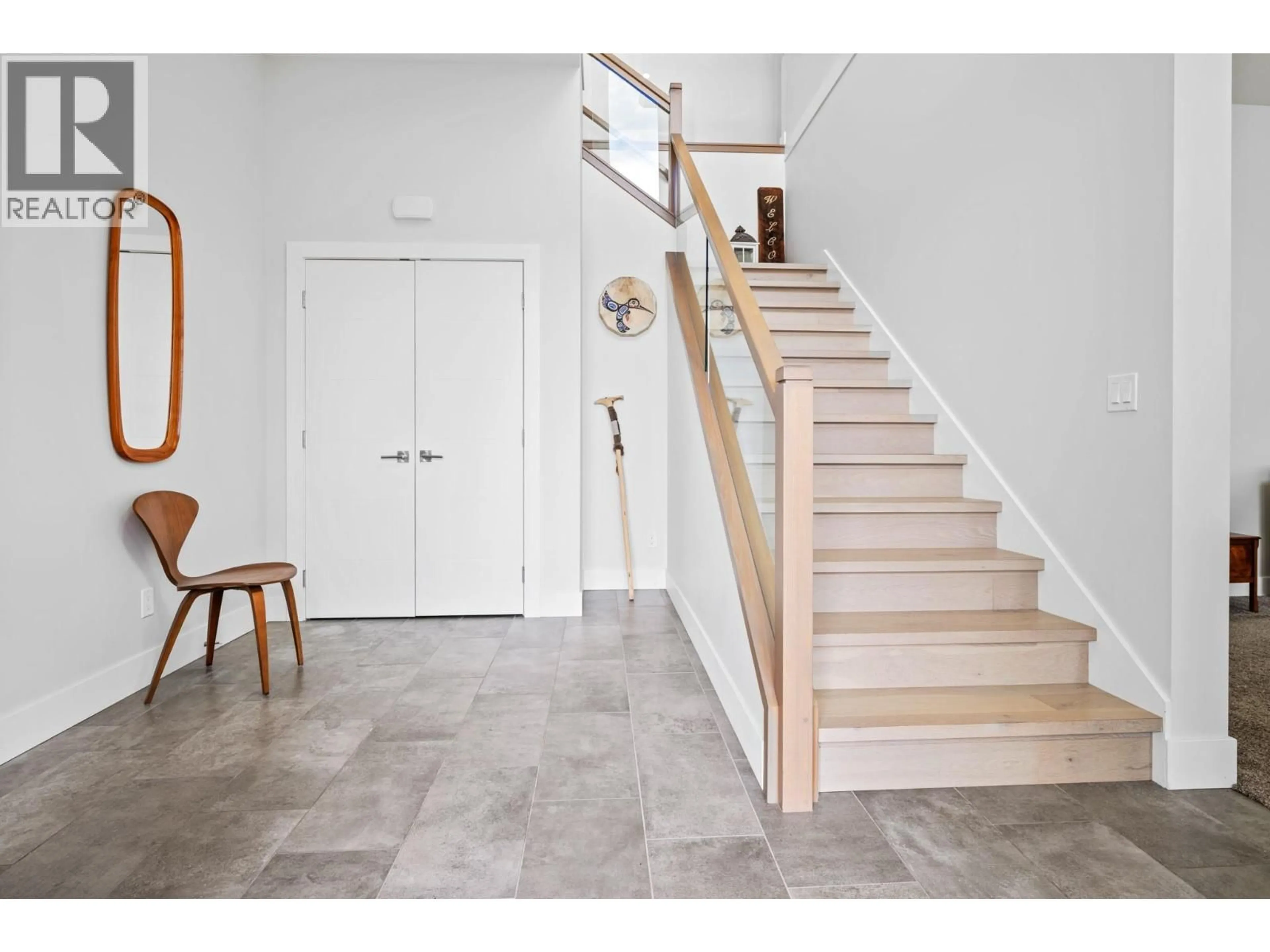 Indoor entryway for 7158 APEX DRIVE, Vernon British Columbia V1B4E4