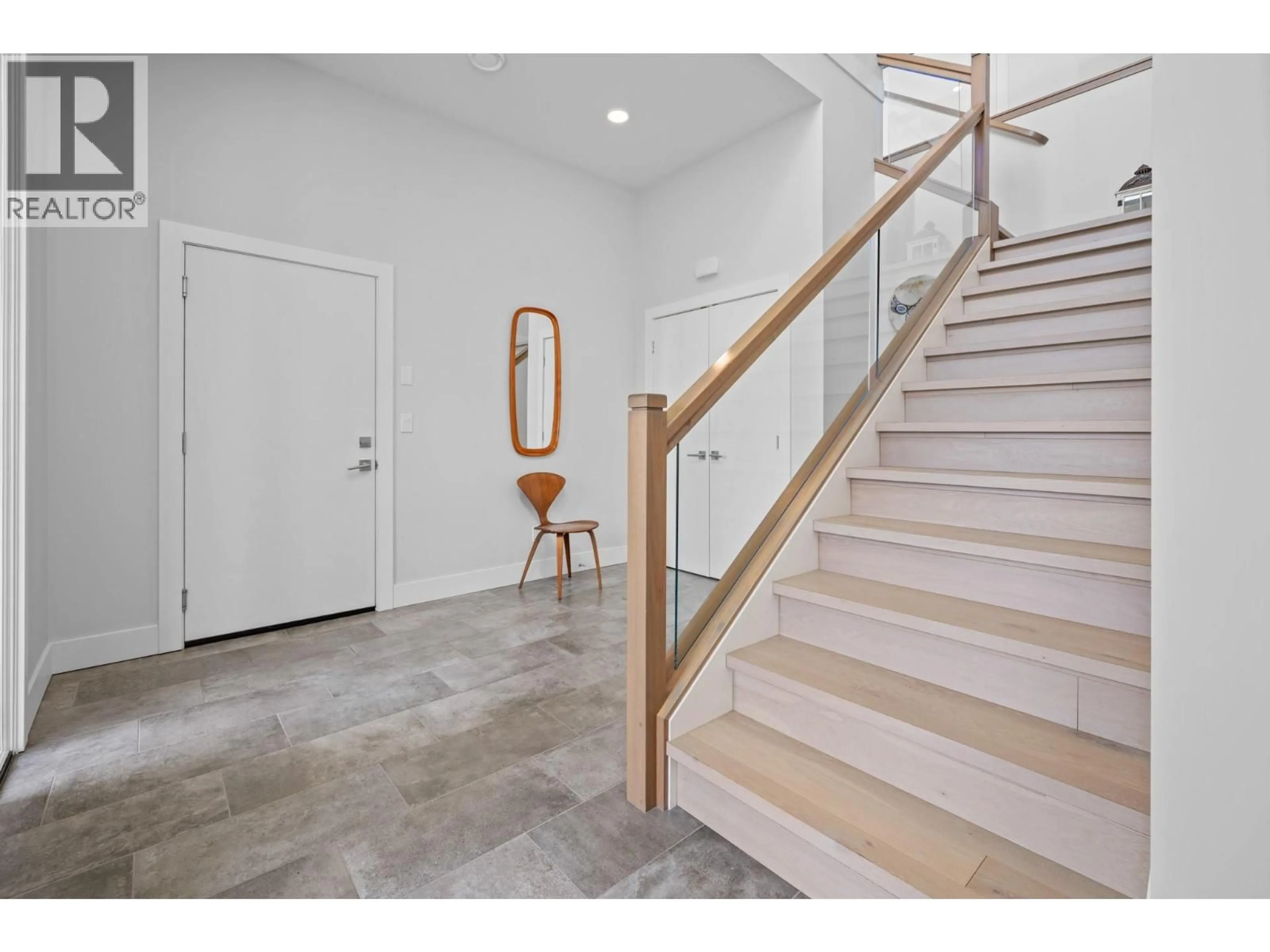 Indoor entryway for 7158 APEX DRIVE, Vernon British Columbia V1B4E4