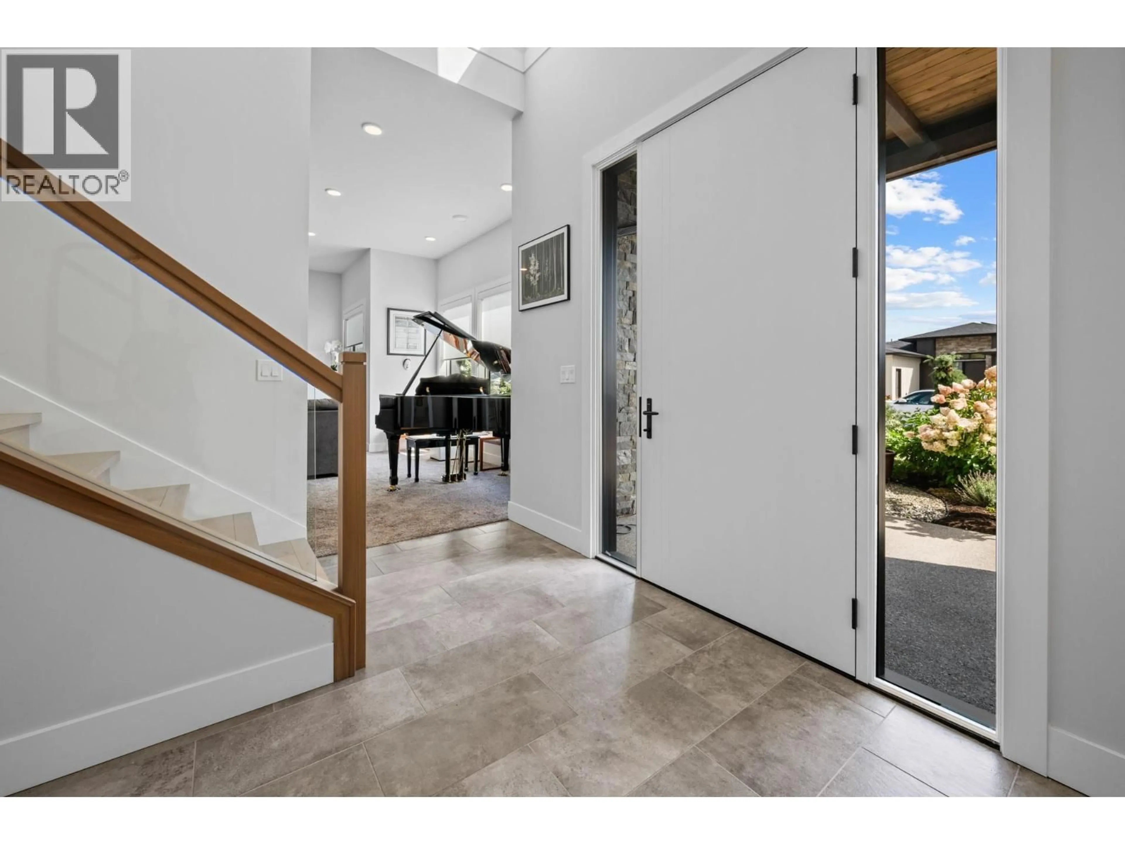 Indoor entryway for 7158 APEX DRIVE, Vernon British Columbia V1B4E4